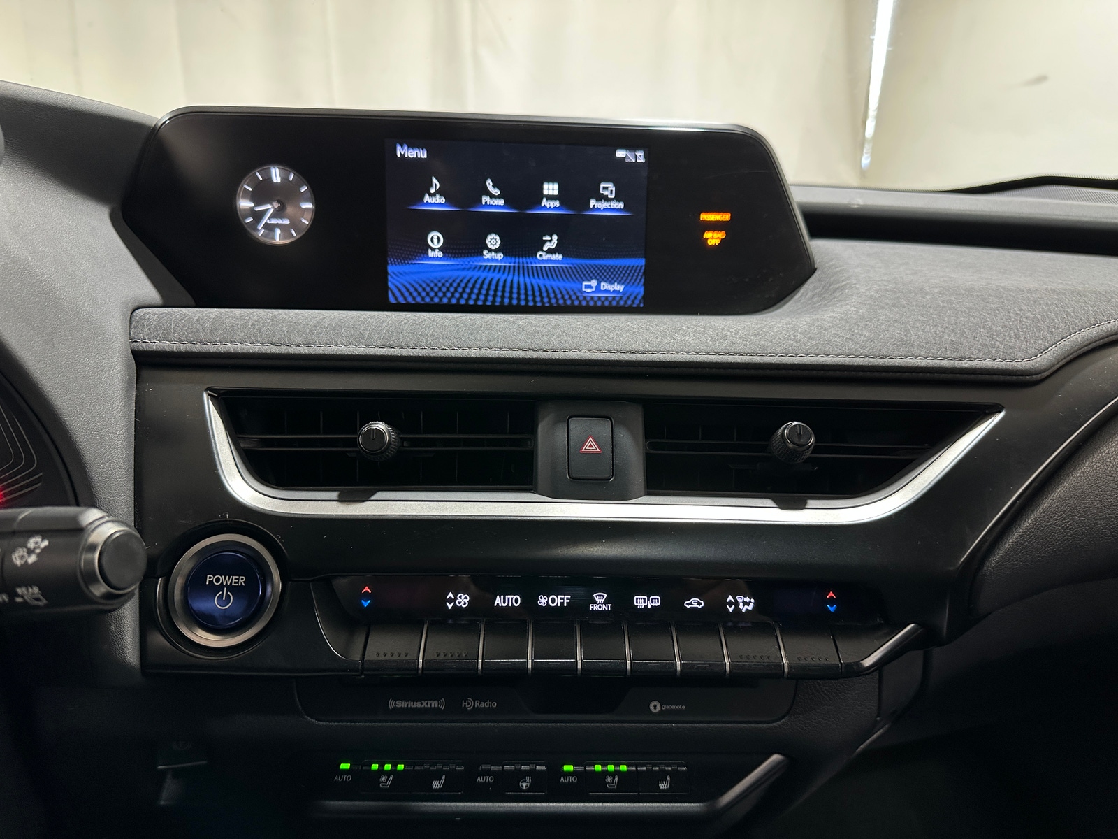 Thumbnail: 2019 Lexus UX - 3
