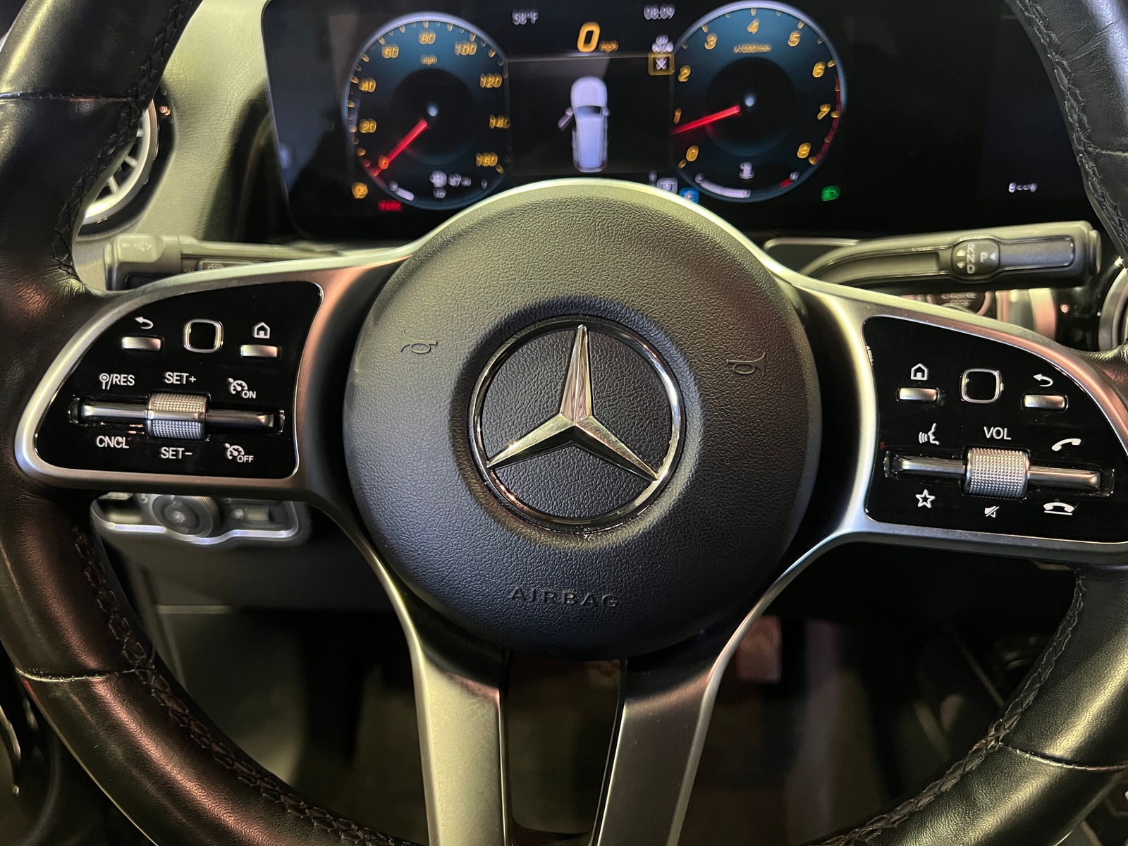 Thumbnail: 2023 Mercedes-Benz GLB - 4