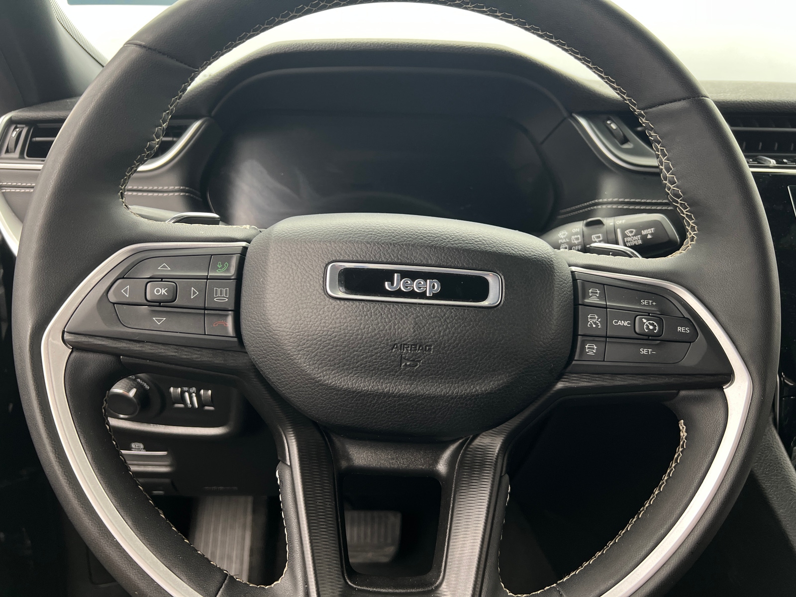 Thumbnail: 2024 Jeep Grand Cherokee L - 4