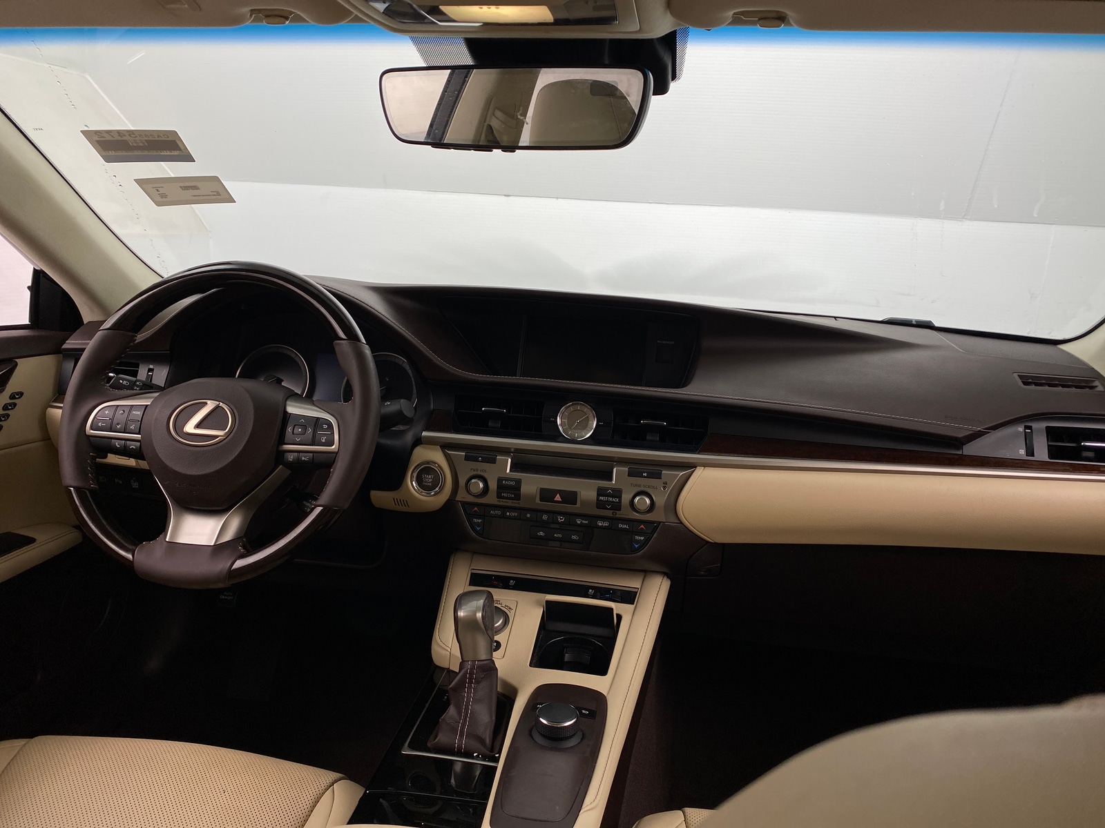 Thumbnail: 2018 Lexus ES - 2