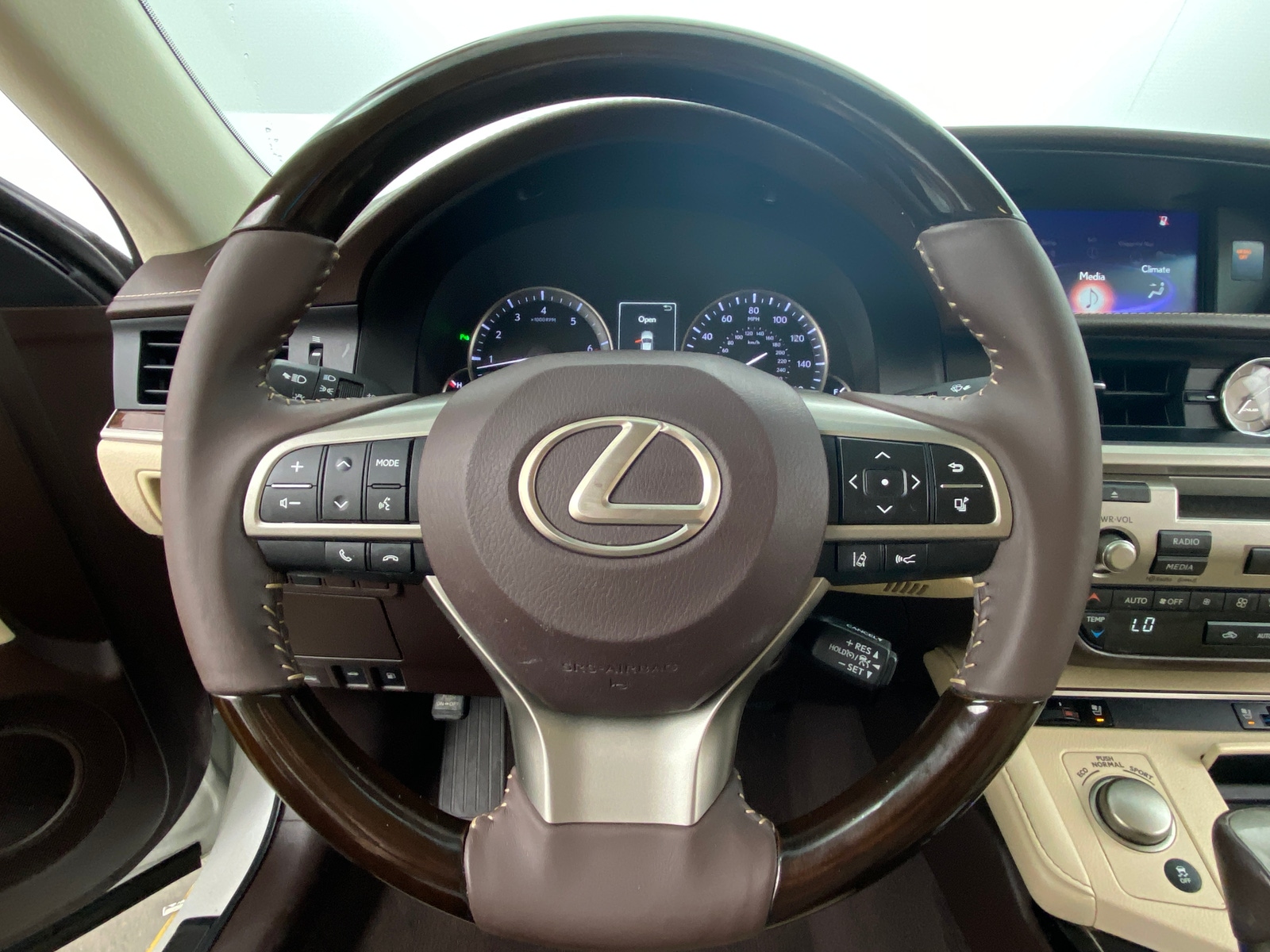 Thumbnail: 2018 Lexus ES - 4