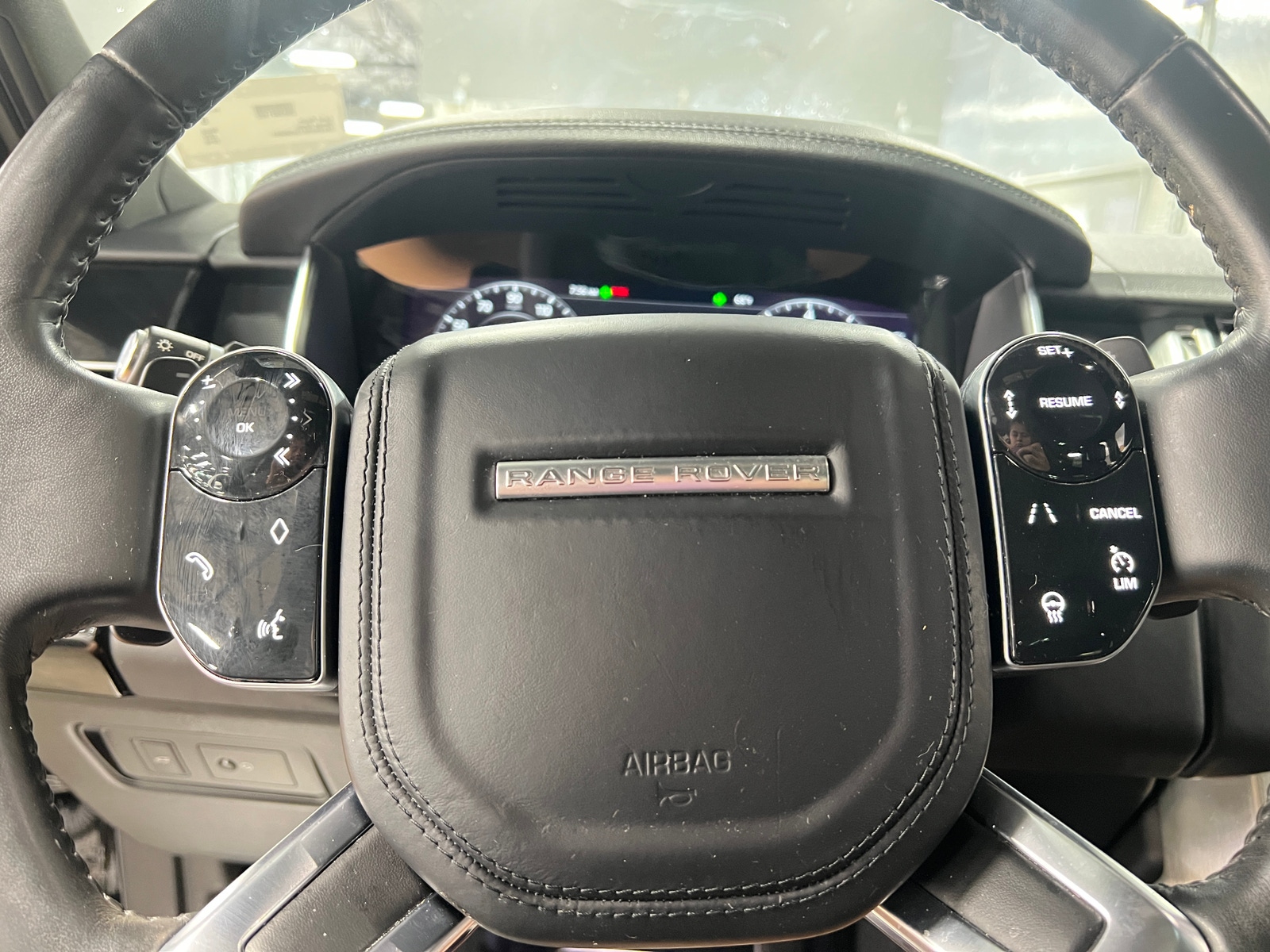 Thumbnail: 2018 Land Rover Range Rover - 4