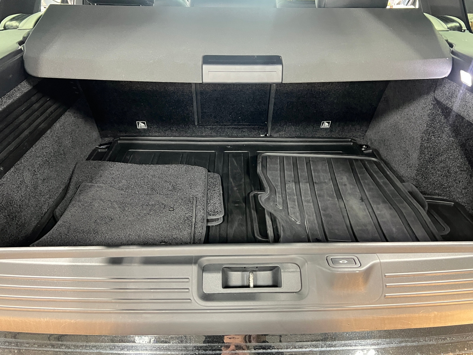 Thumbnail: 2018 Land Rover Range Rover - 6