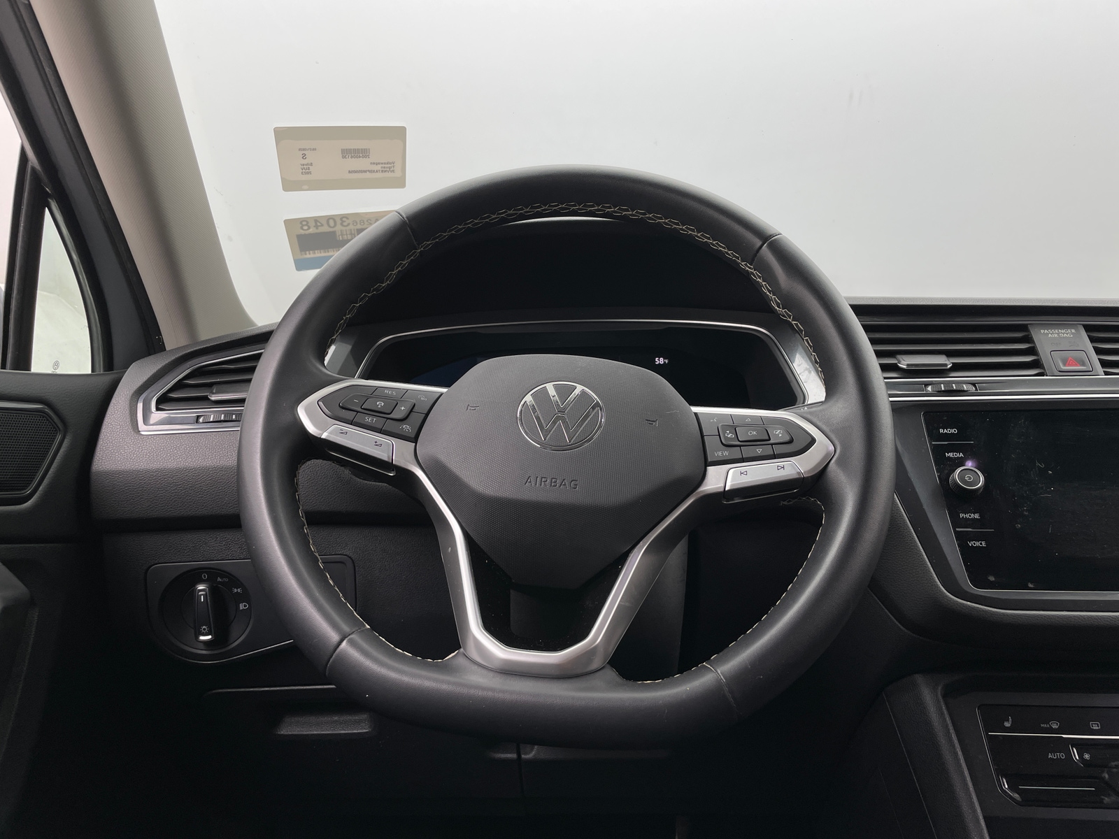 Thumbnail: 2023 Volkswagen Tiguan - 4