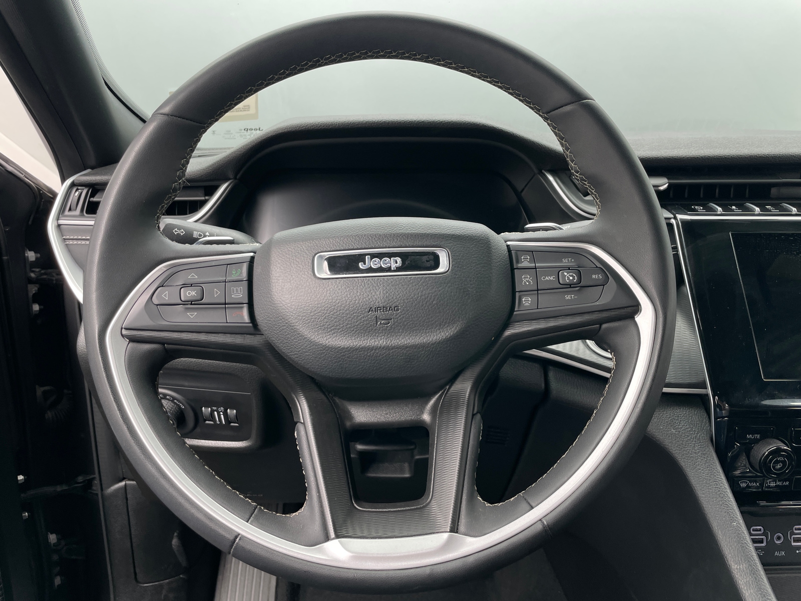 Thumbnail: 2024 Jeep Grand Cherokee L - 4