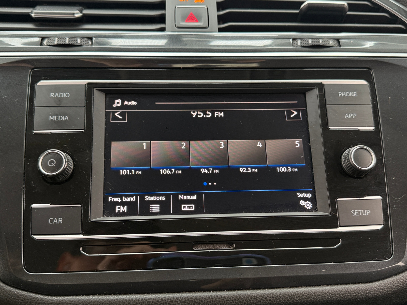 Thumbnail: 2018 Volkswagen Tiguan - 4