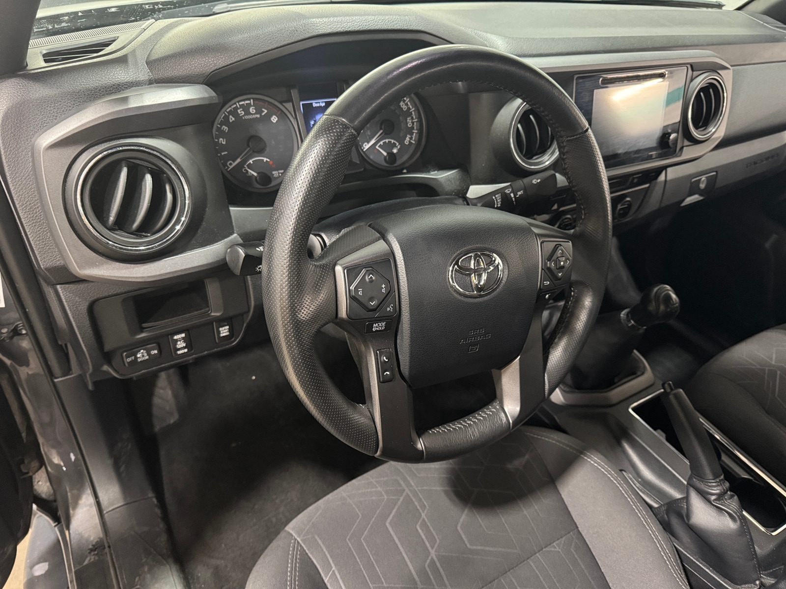 Thumbnail: 2016 Toyota Tacoma - 3