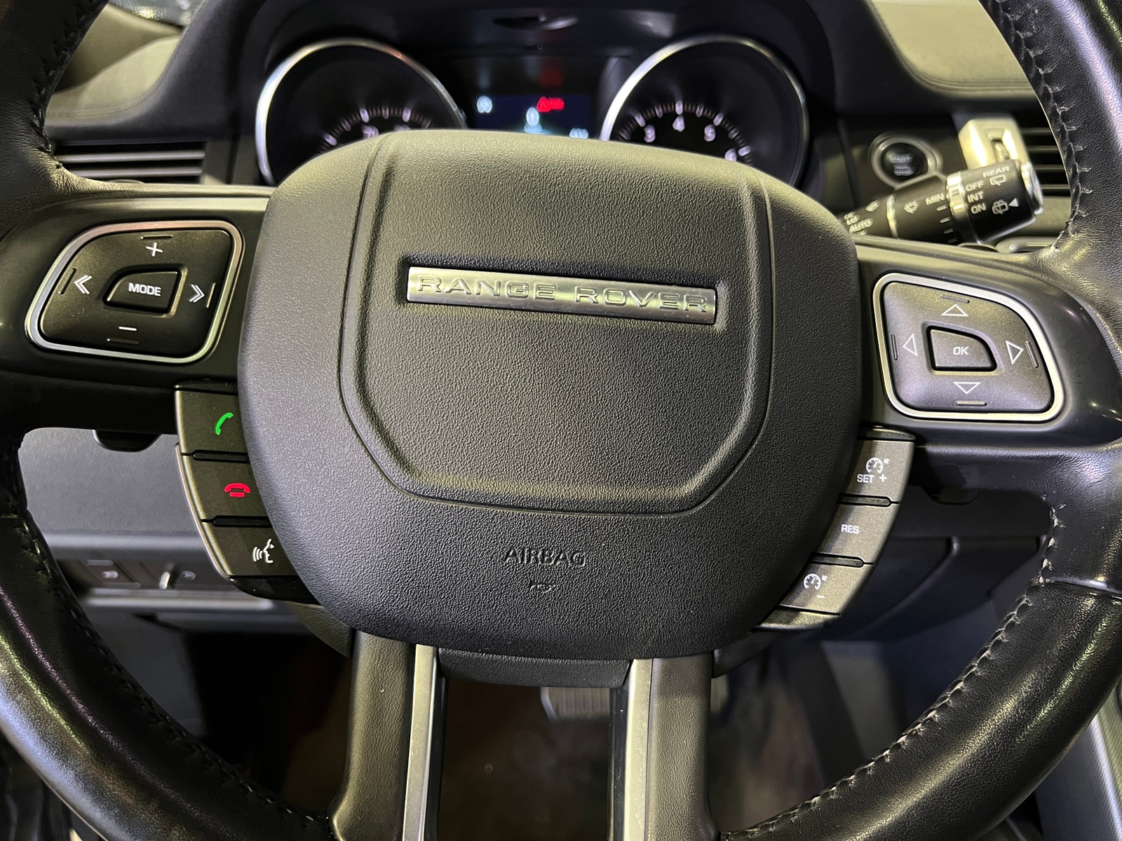 Thumbnail: 2019 Land Rover Range Rover Evoque - 4
