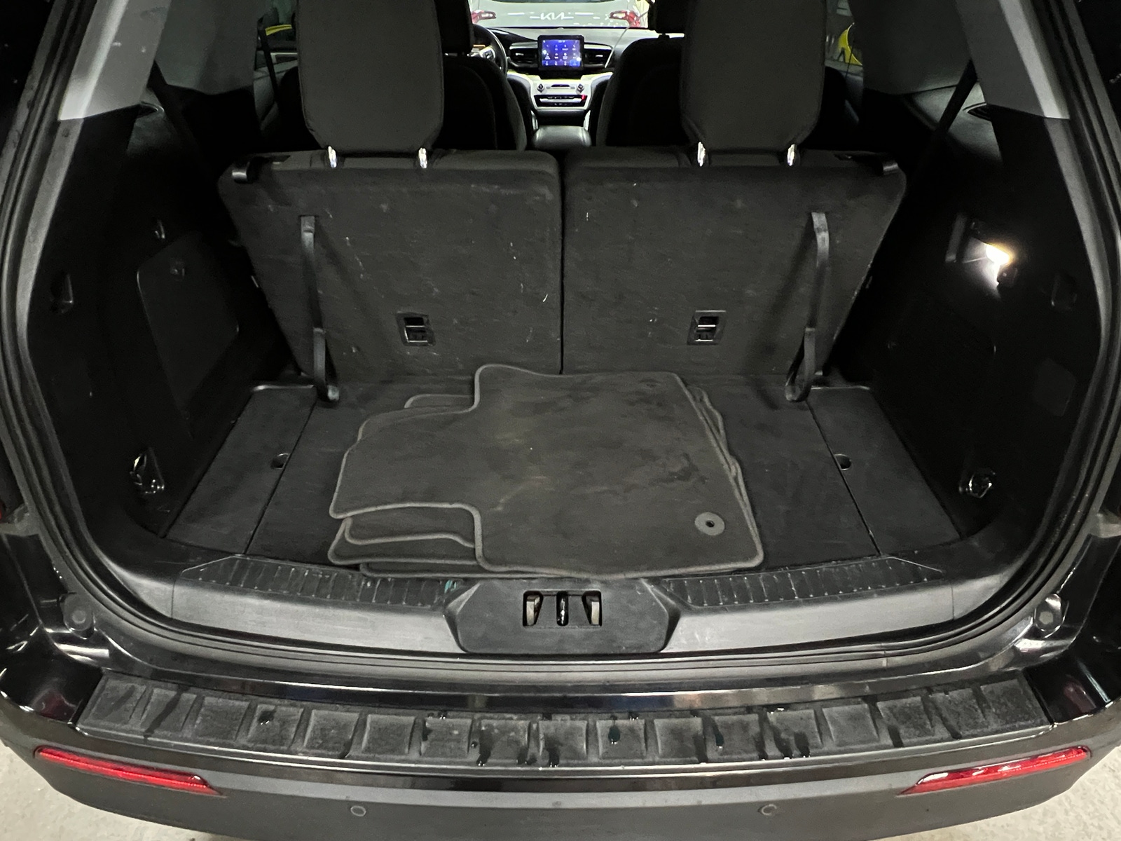 Thumbnail: 2021 Ford Explorer - 7