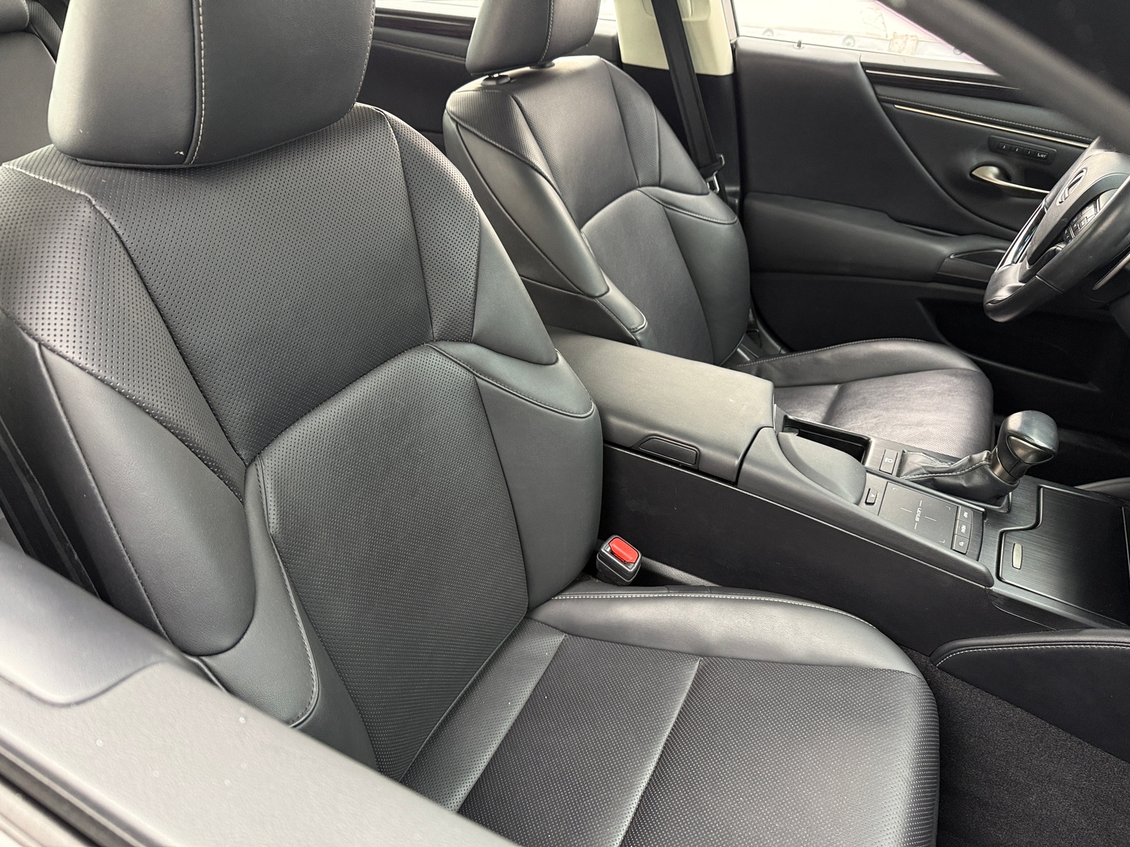 Thumbnail: 2019 Lexus ES - 2