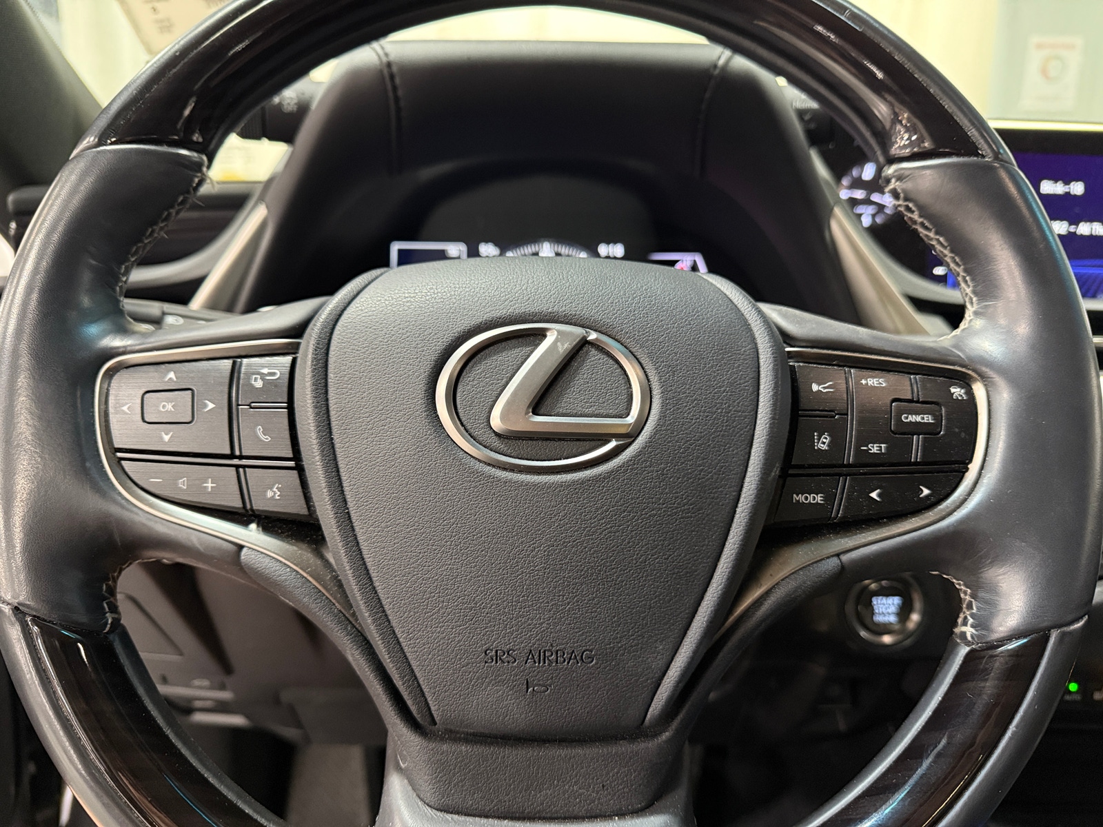 Thumbnail: 2019 Lexus ES - 5