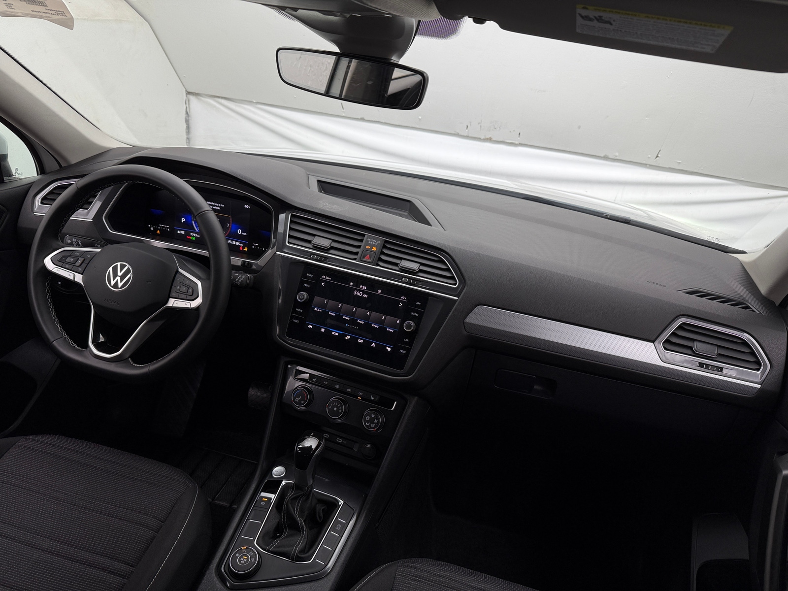 Thumbnail: 2024 Volkswagen Tiguan - 3