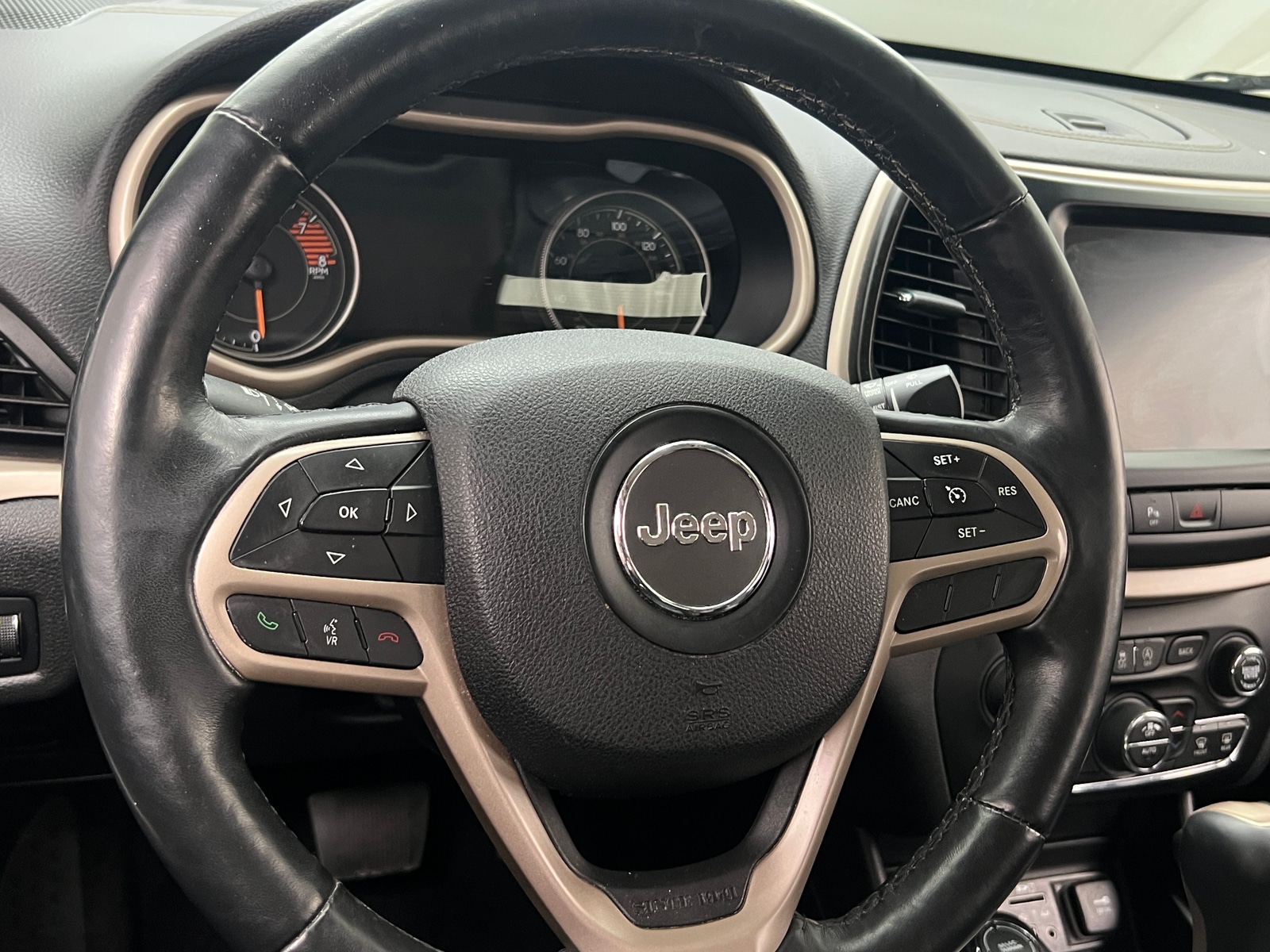 Thumbnail: 2017 Jeep Cherokee - 4