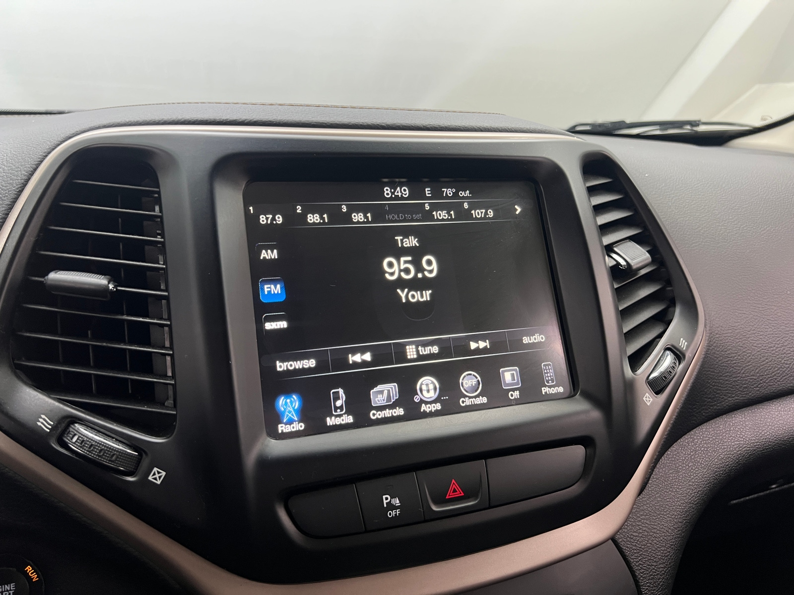 Thumbnail: 2017 Jeep Cherokee - 3