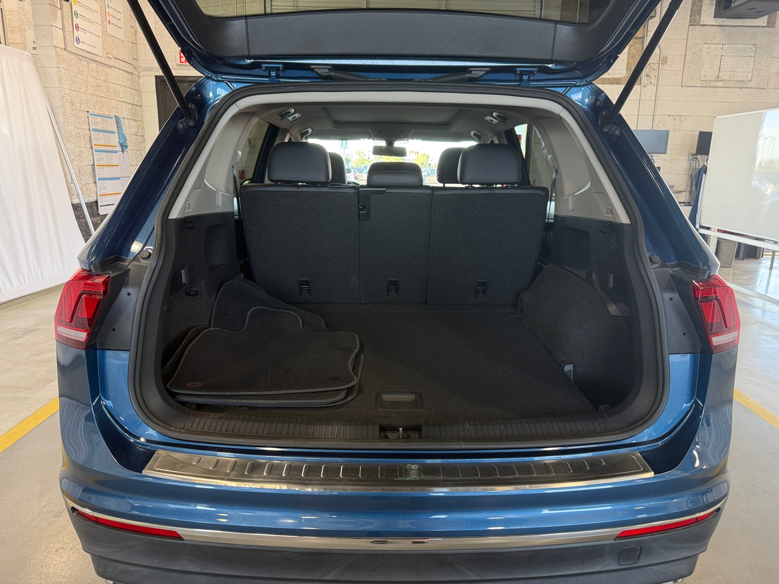 Thumbnail: 2018 Volkswagen Tiguan - 6