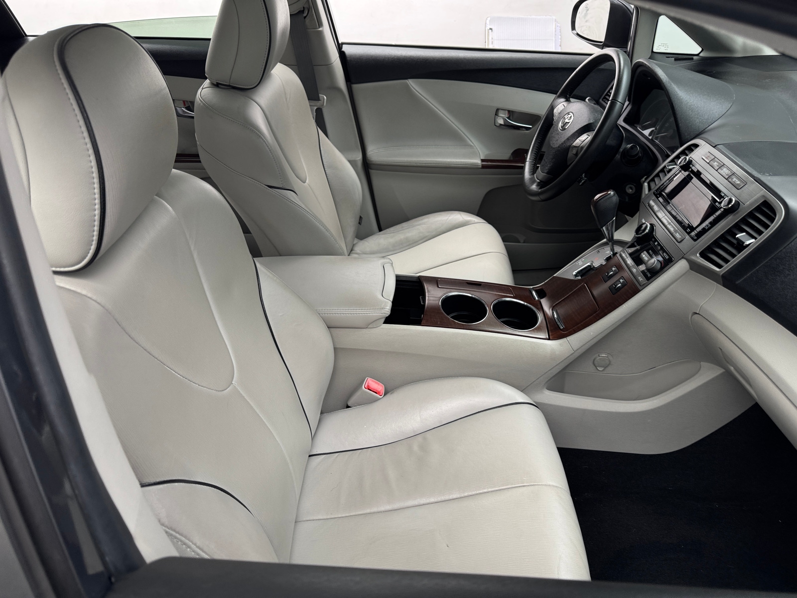 Thumbnail: 2011 Toyota Venza - 2
