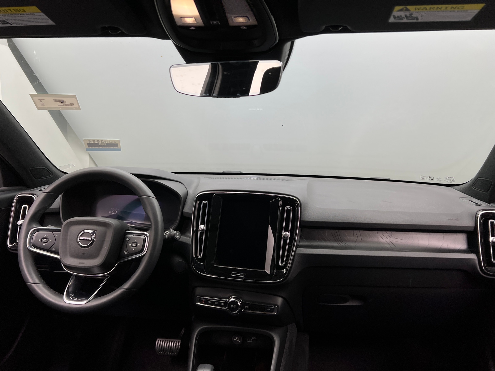 Thumbnail: 2023 Volvo XC40 - 3