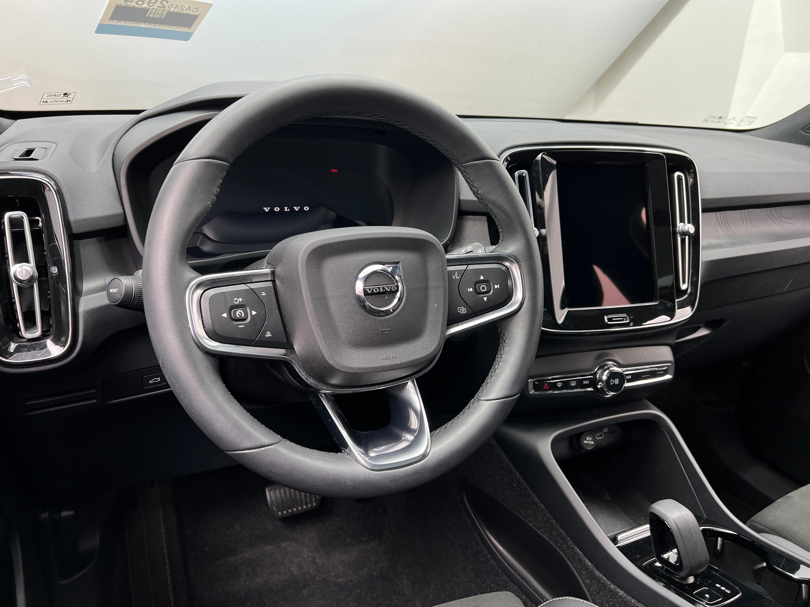 Thumbnail: 2023 Volvo XC40 - 5