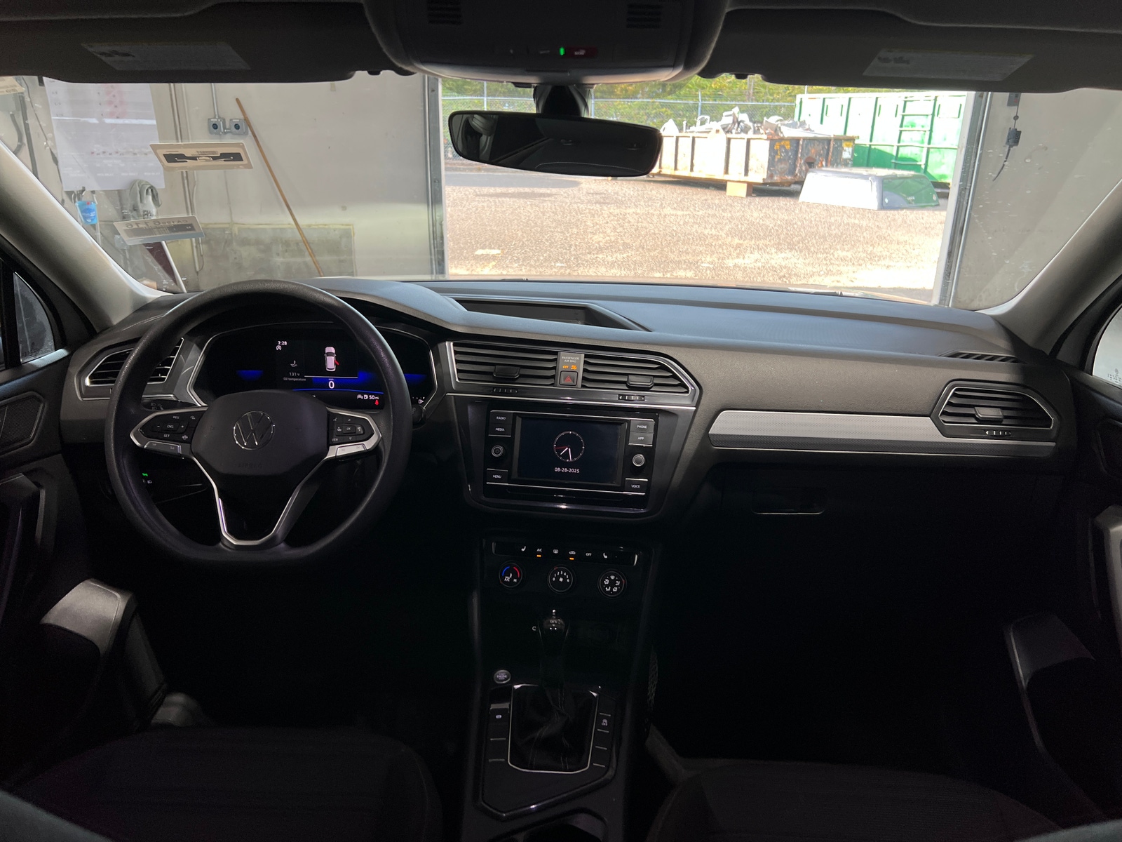 Thumbnail: 2023 Volkswagen Tiguan - 3