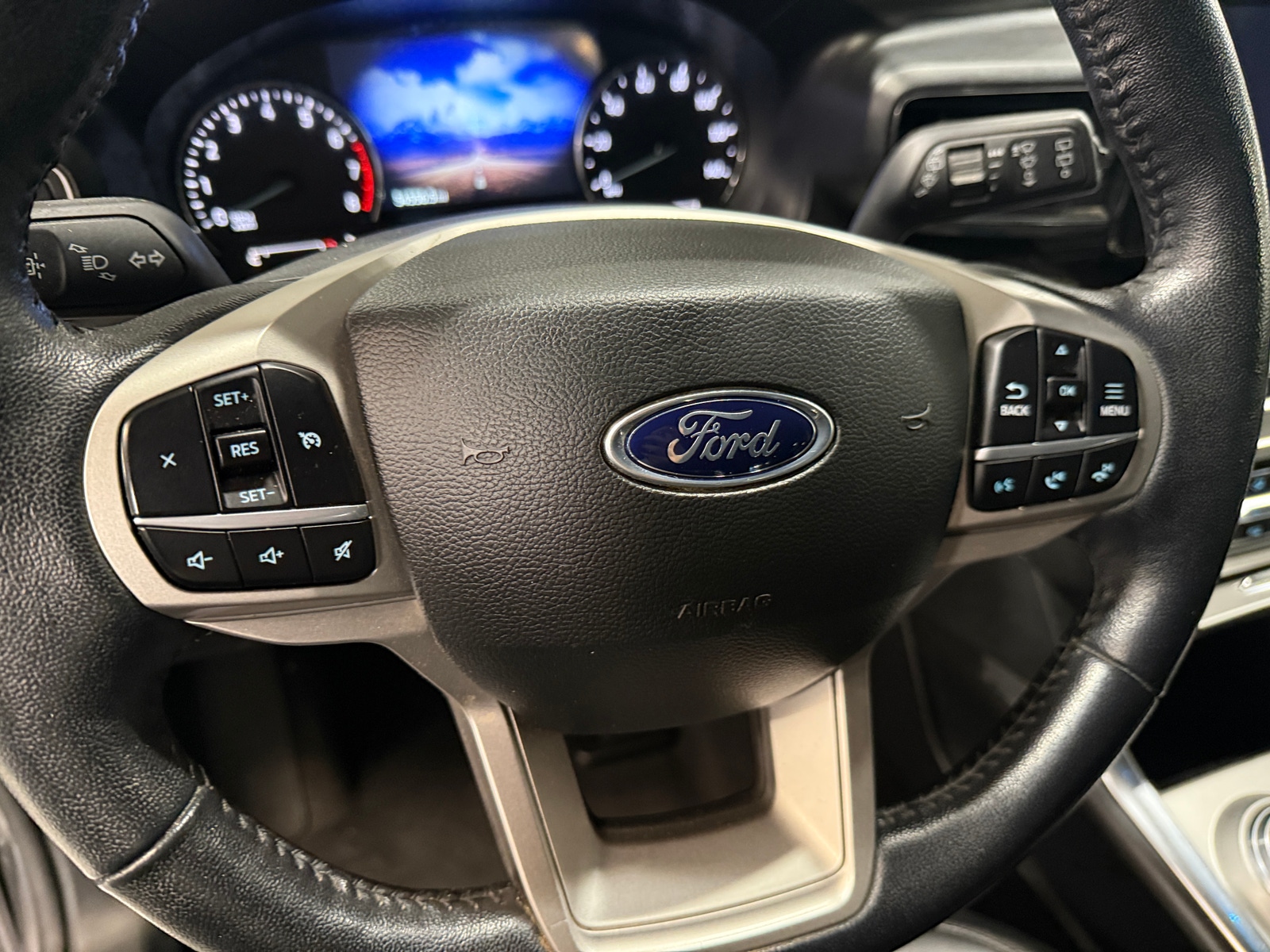 Thumbnail: 2022 Ford Explorer - 4