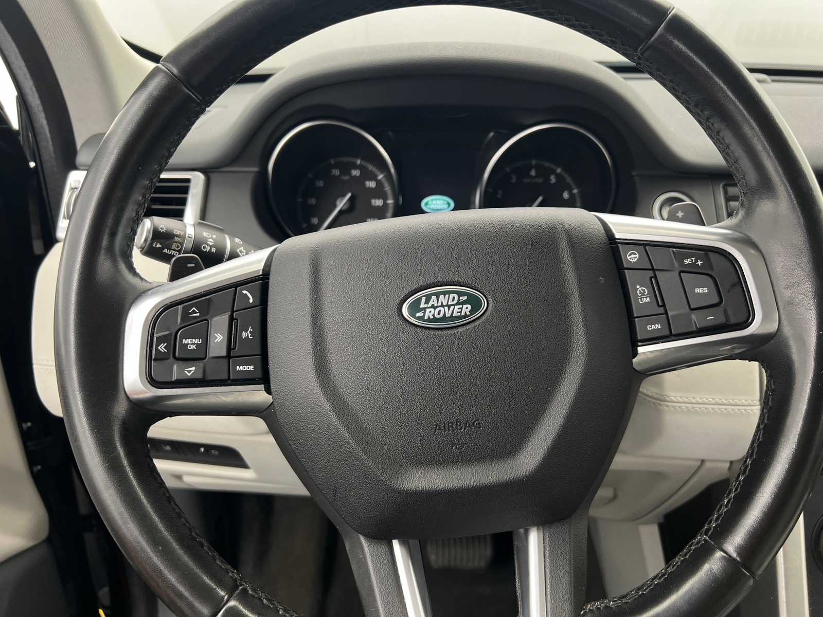 Thumbnail: 2019 Land Rover Discovery Sport - 4