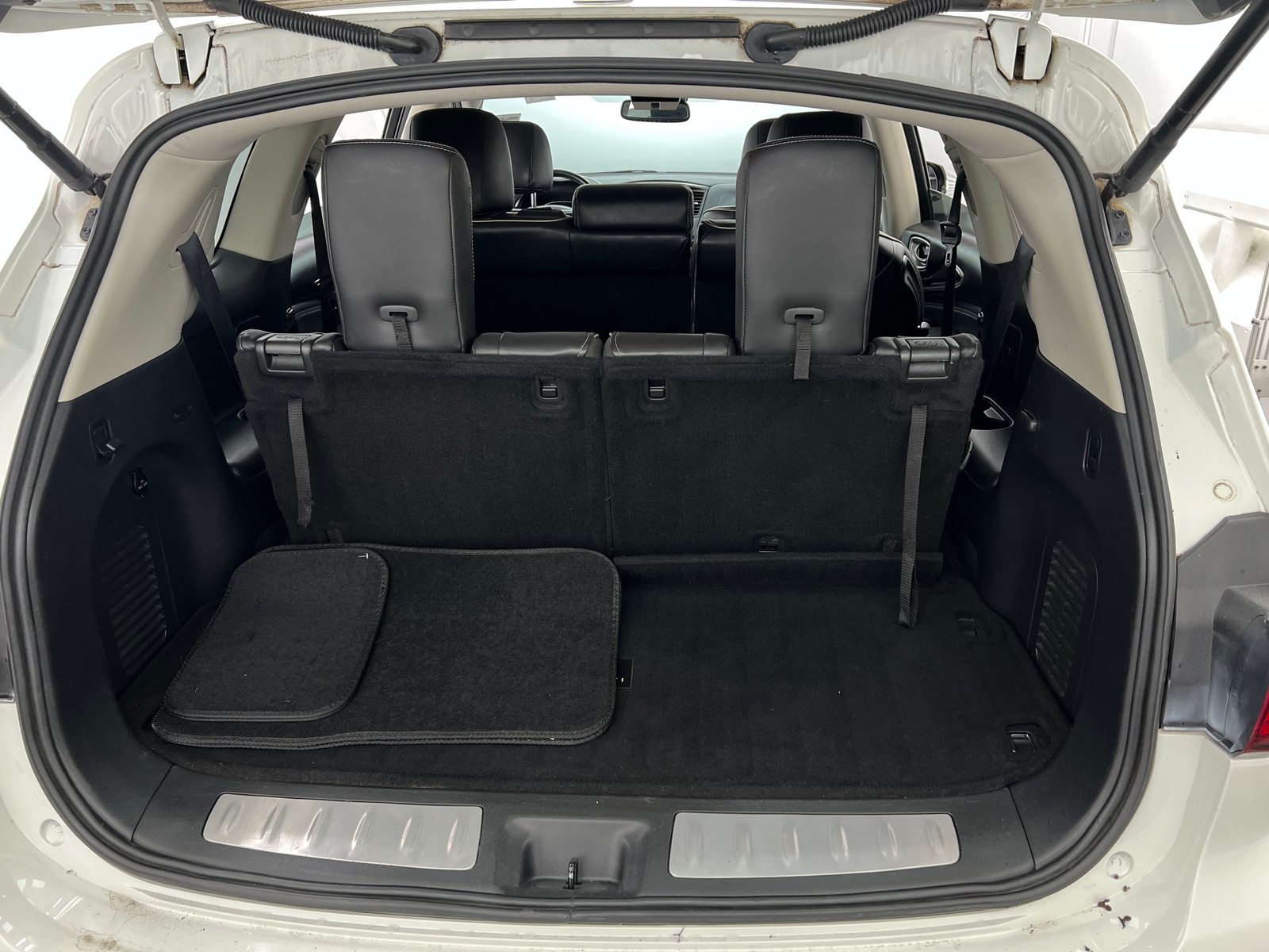 Thumbnail: 2017 INFINITI QX60 - 6