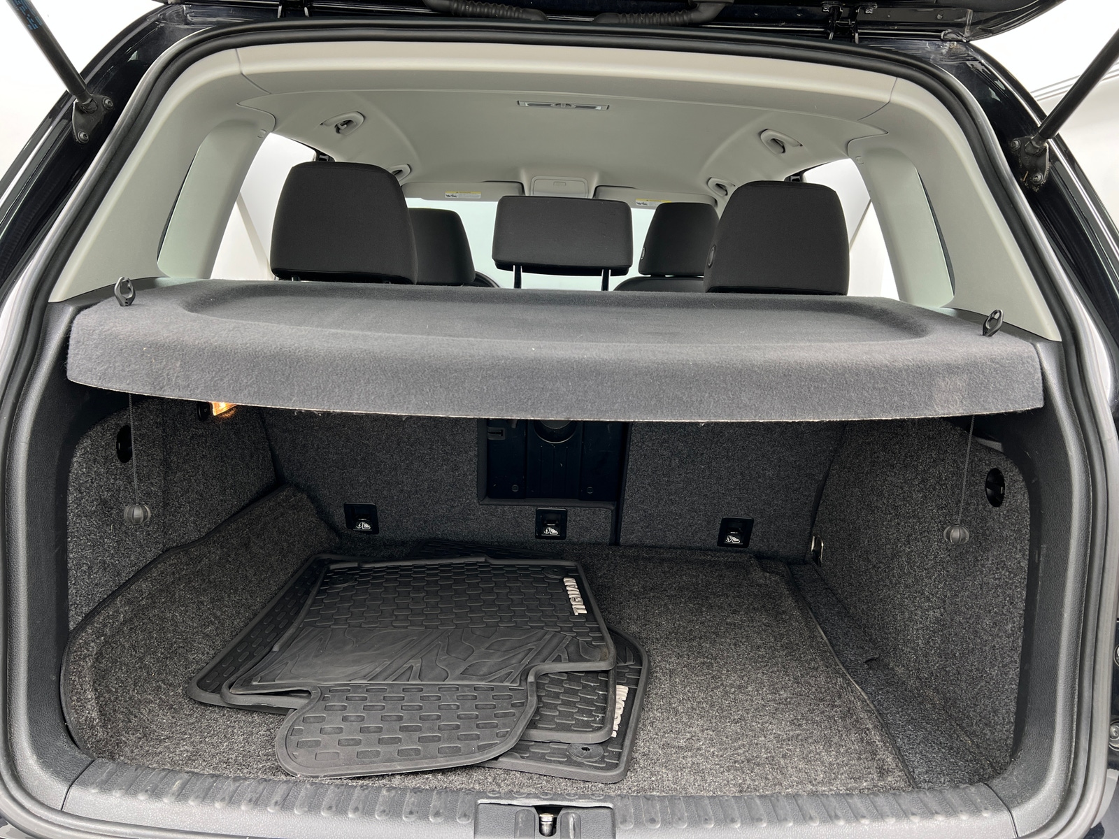 Thumbnail: 2018 Volkswagen Tiguan - 7