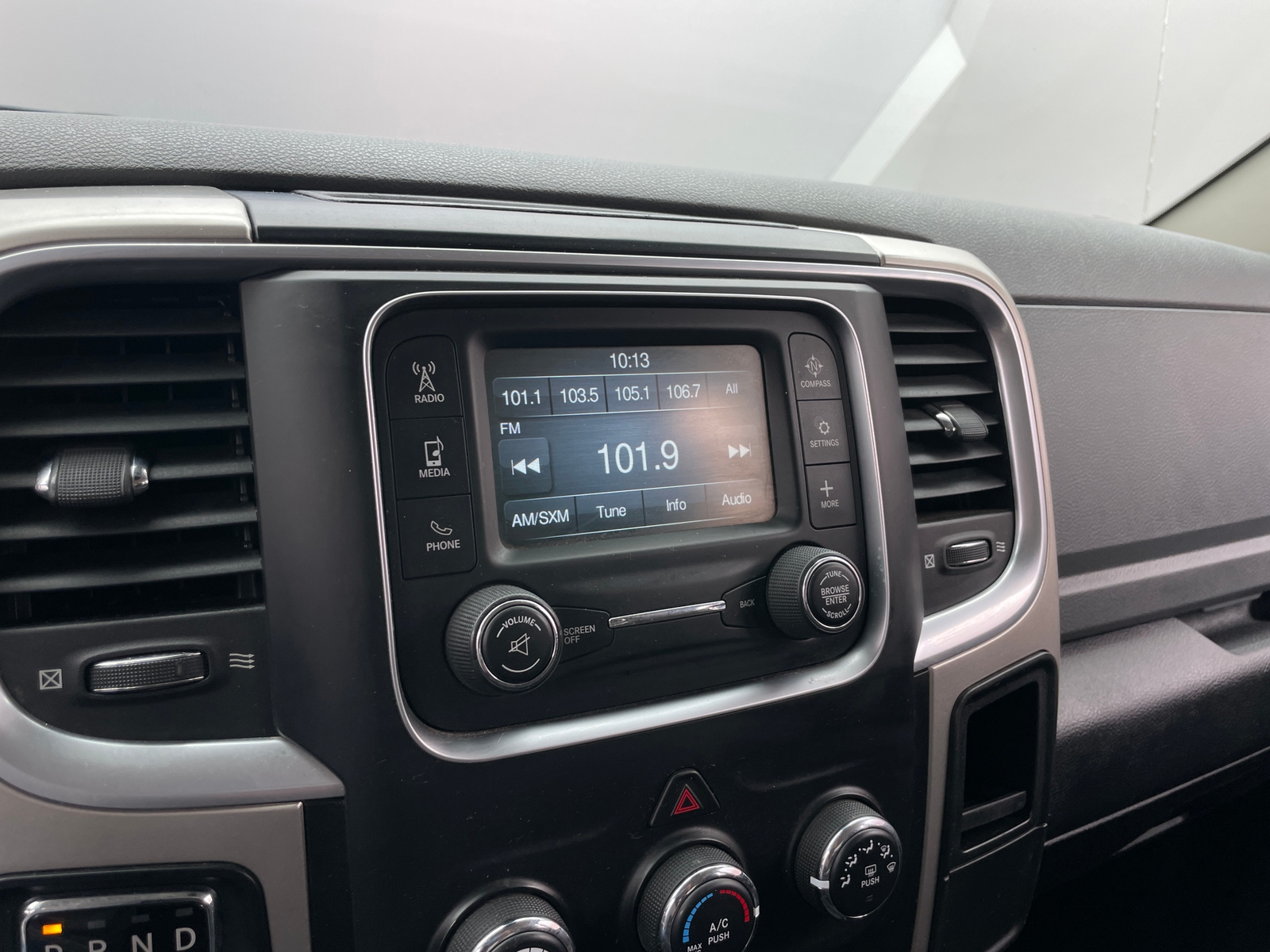 Thumbnail: 2020 RAM 1500 Classic - 4