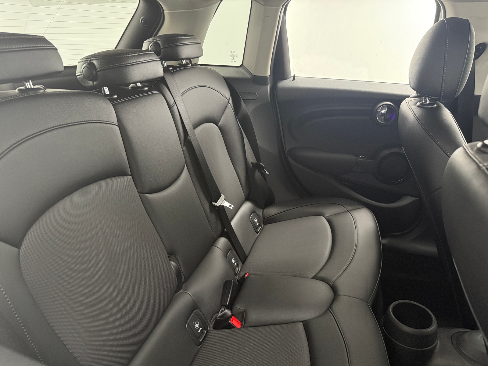 Thumbnail: 2016 MINI Cooper Hardtop - 5