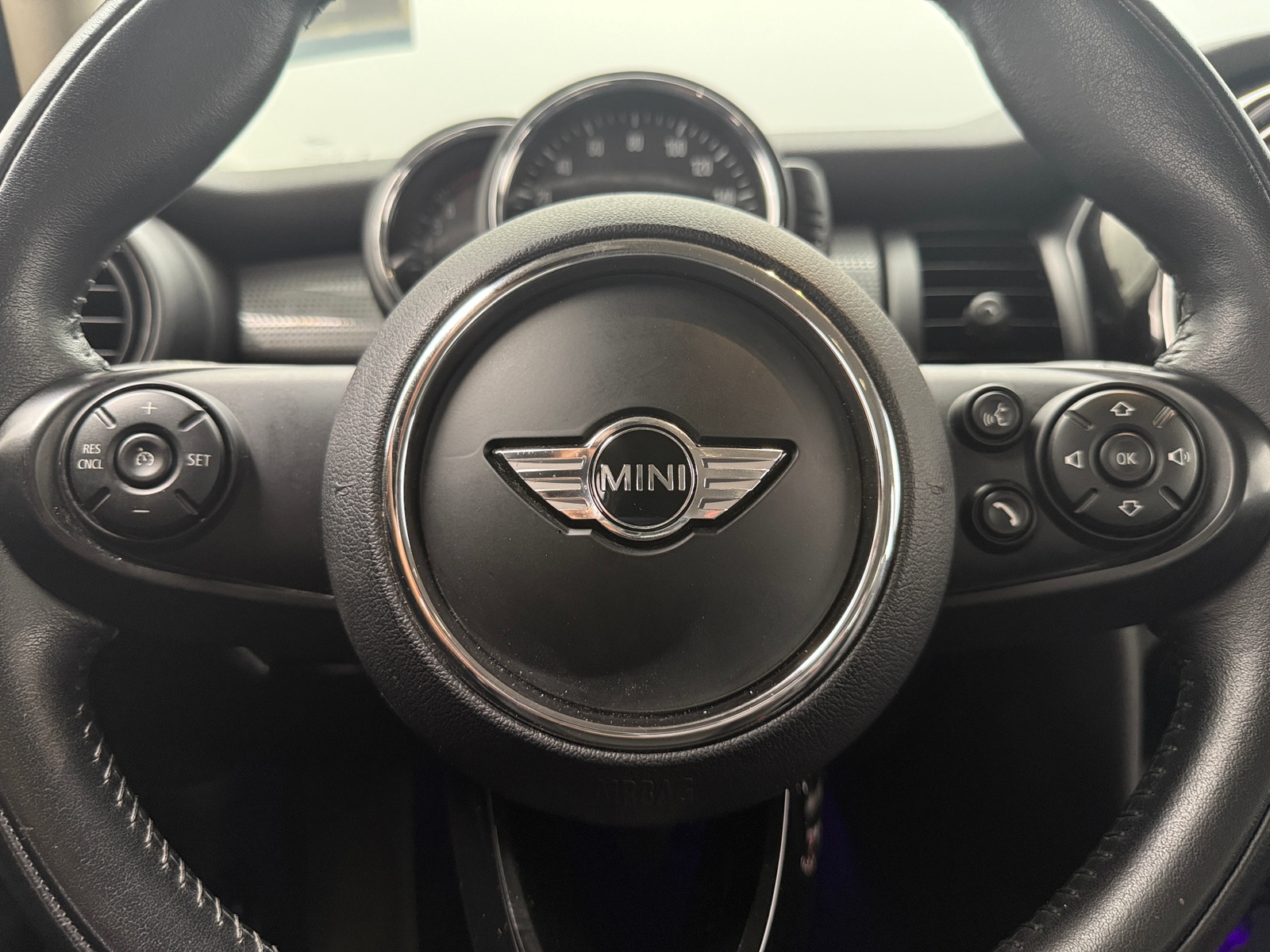 Thumbnail: 2016 MINI Cooper Hardtop - 4