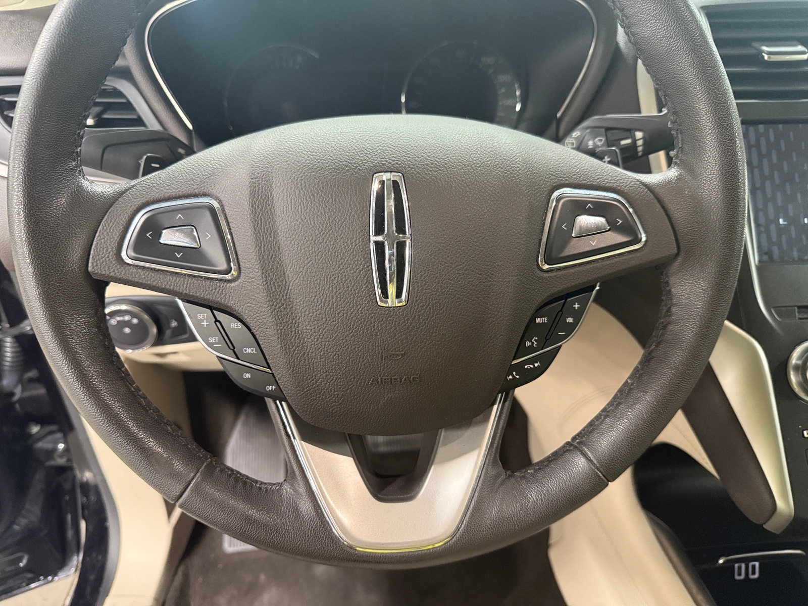 Thumbnail: 2019 Lincoln MKC - 4
