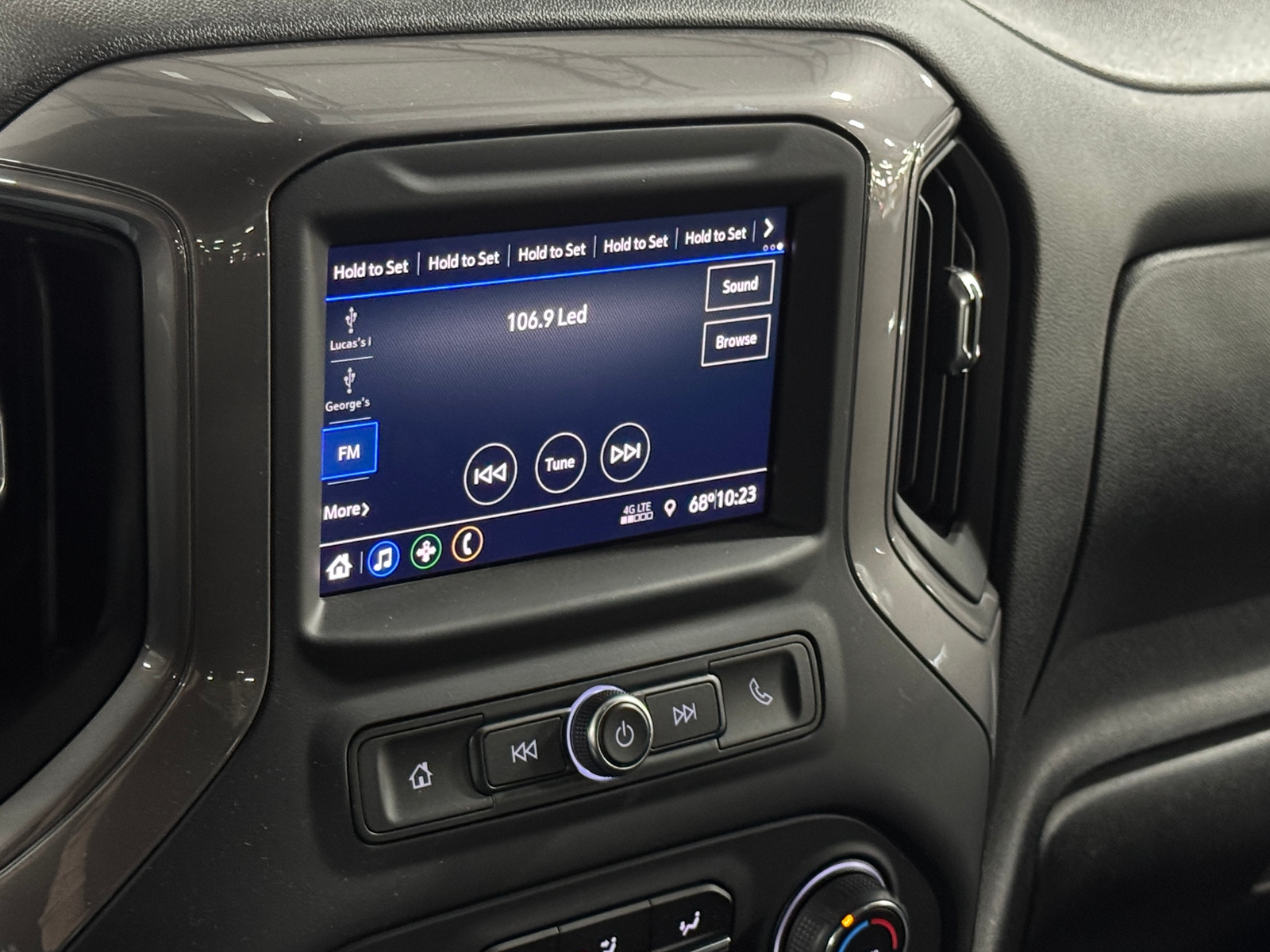 Thumbnail: 2021 Chevrolet Silverado 1500 - 4