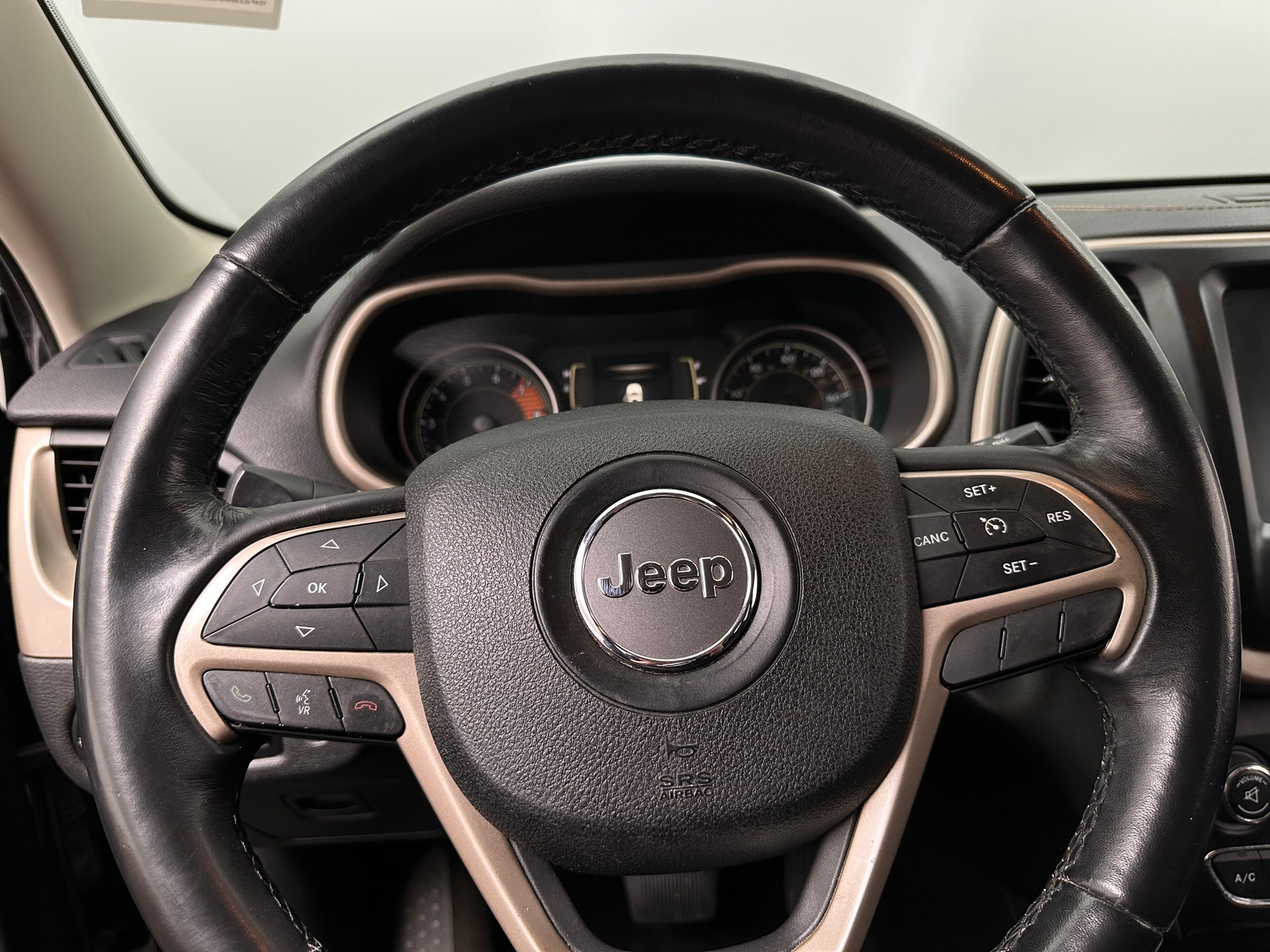Thumbnail: 2016 Jeep Cherokee - 5