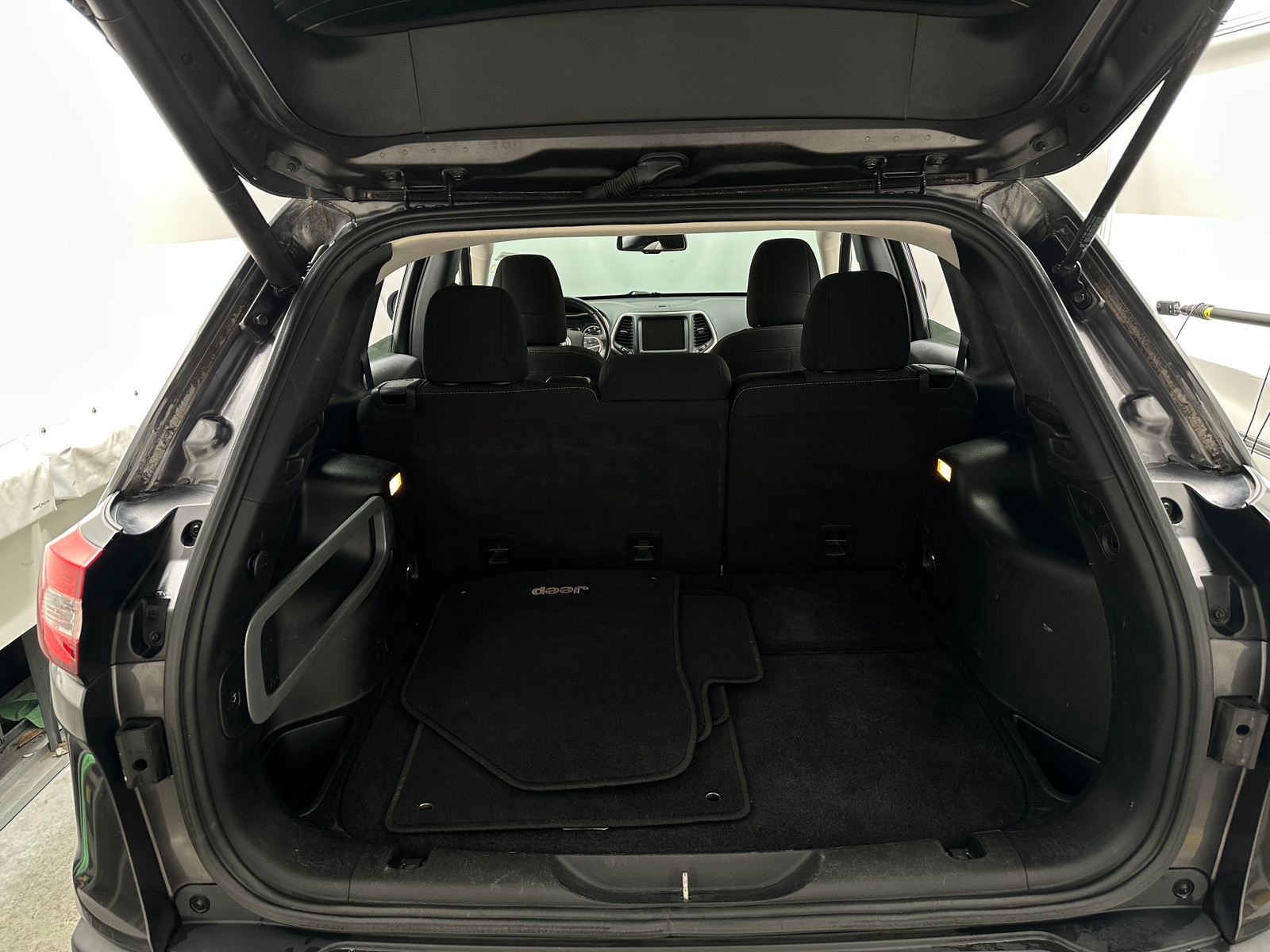 Thumbnail: 2016 Jeep Cherokee - 7