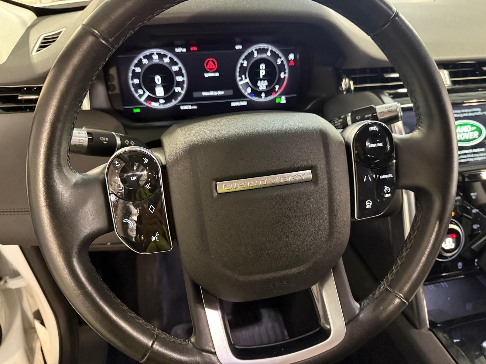 Thumbnail: 2020 Land Rover Discovery Sport - 4