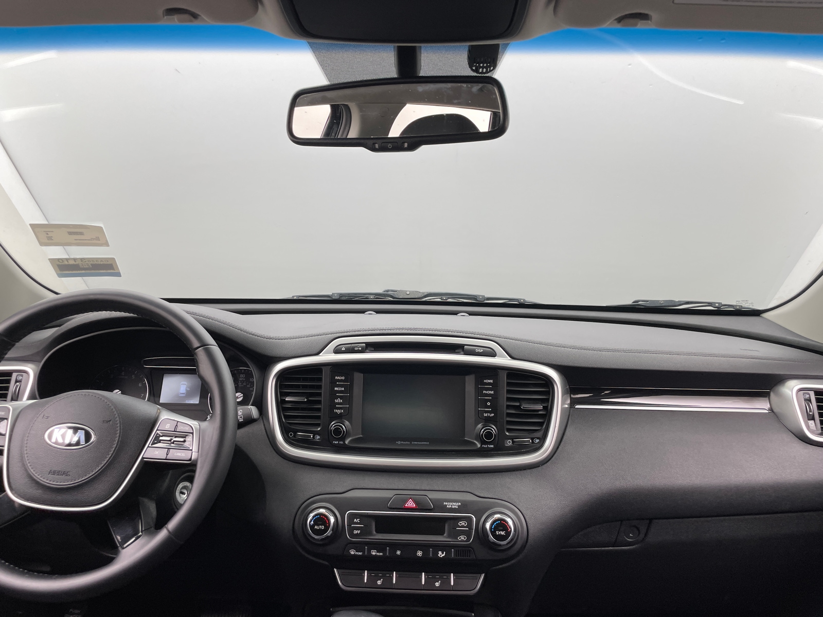 Thumbnail: 2019 Kia Sorento - 3