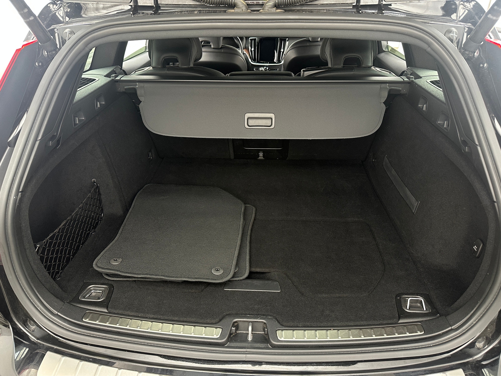 Thumbnail: 2020 Volvo V60 - 6