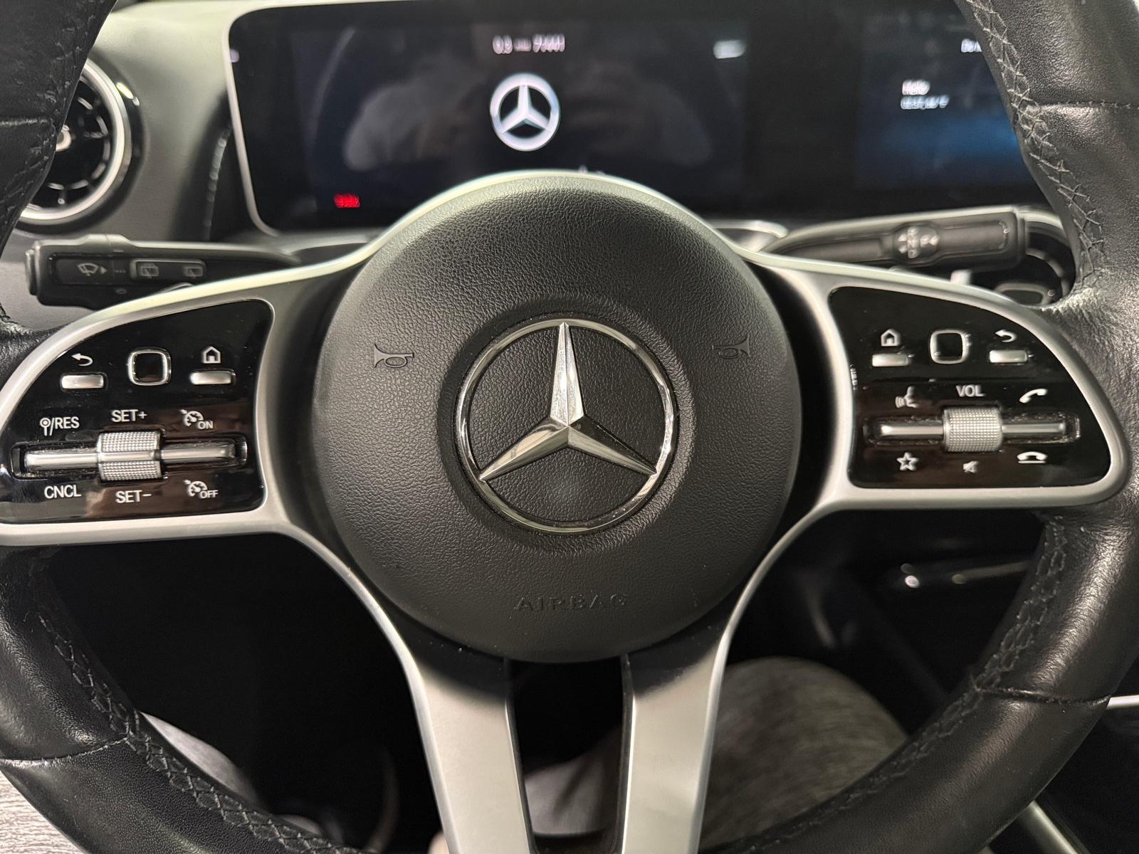 Thumbnail: 2020 Mercedes-Benz GLB - 4