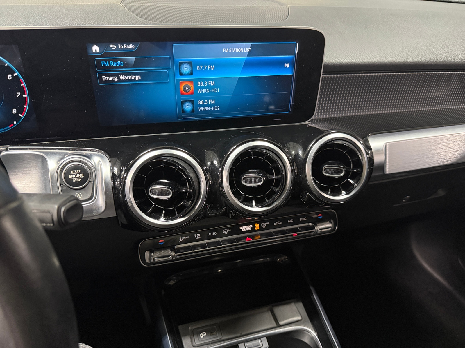 Thumbnail: 2020 Mercedes-Benz GLB - 3