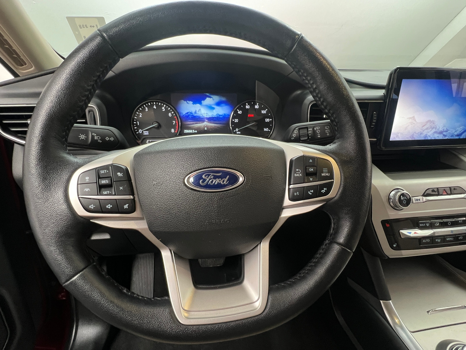 Thumbnail: 2022 Ford Explorer - 5