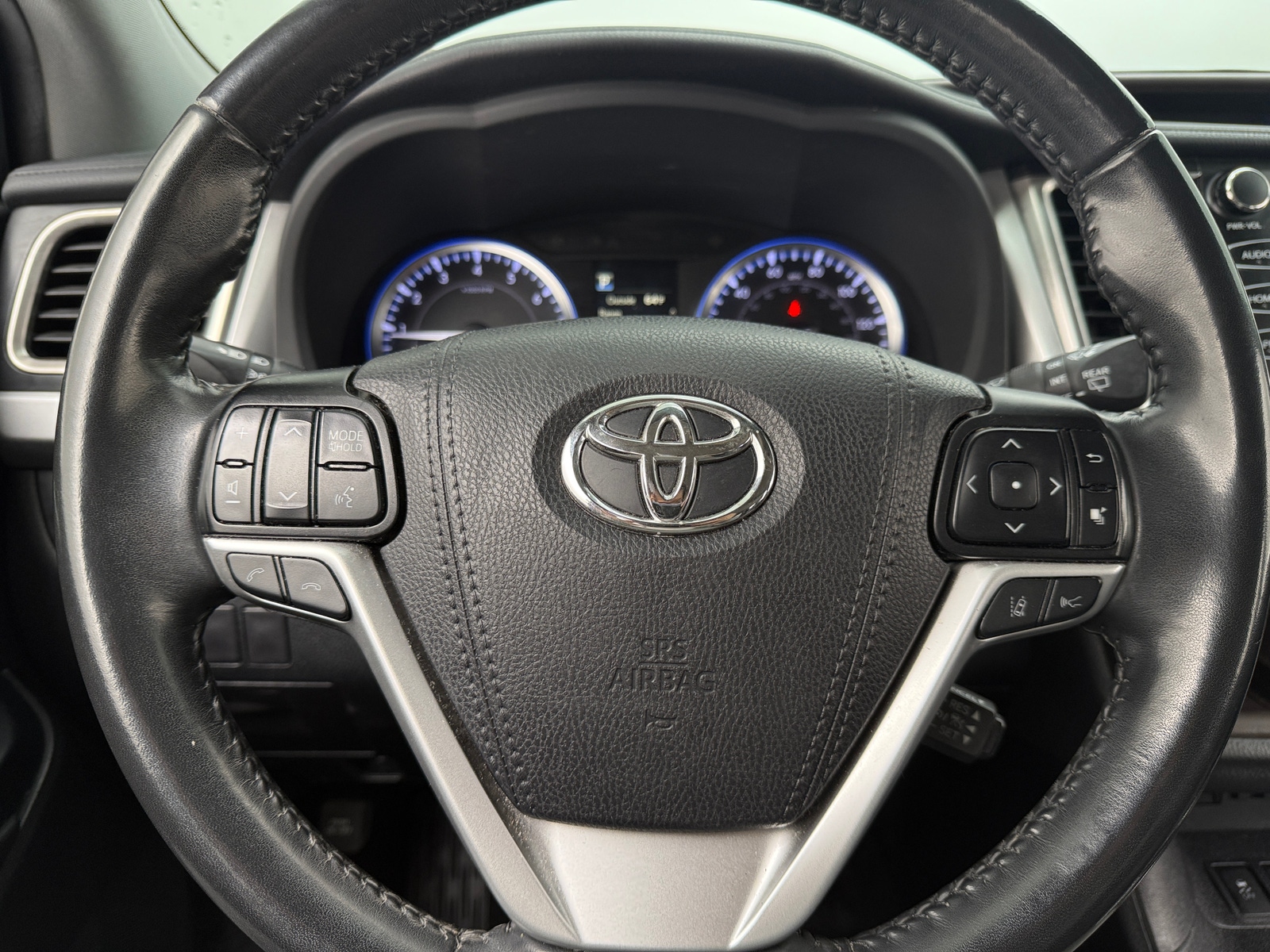 Thumbnail: 2019 Toyota Highlander - 4