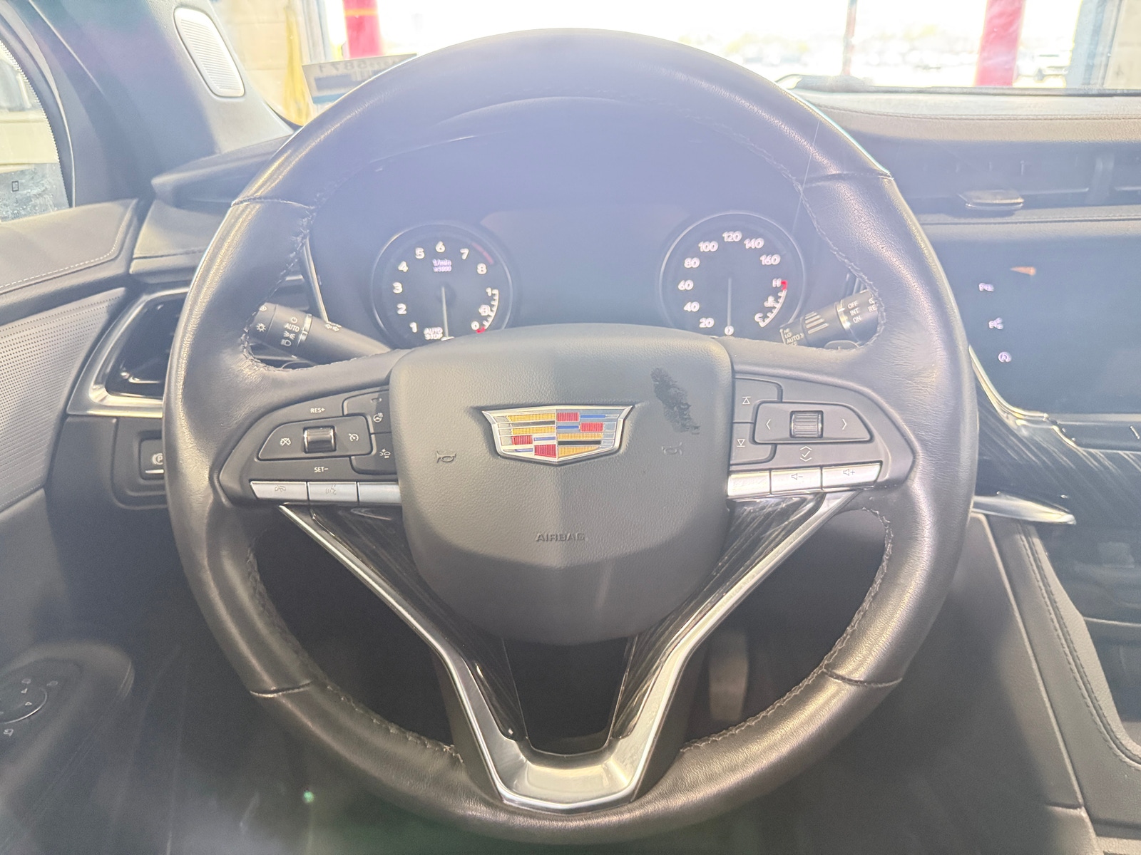 Thumbnail: 2023 Cadillac XT6 - 4
