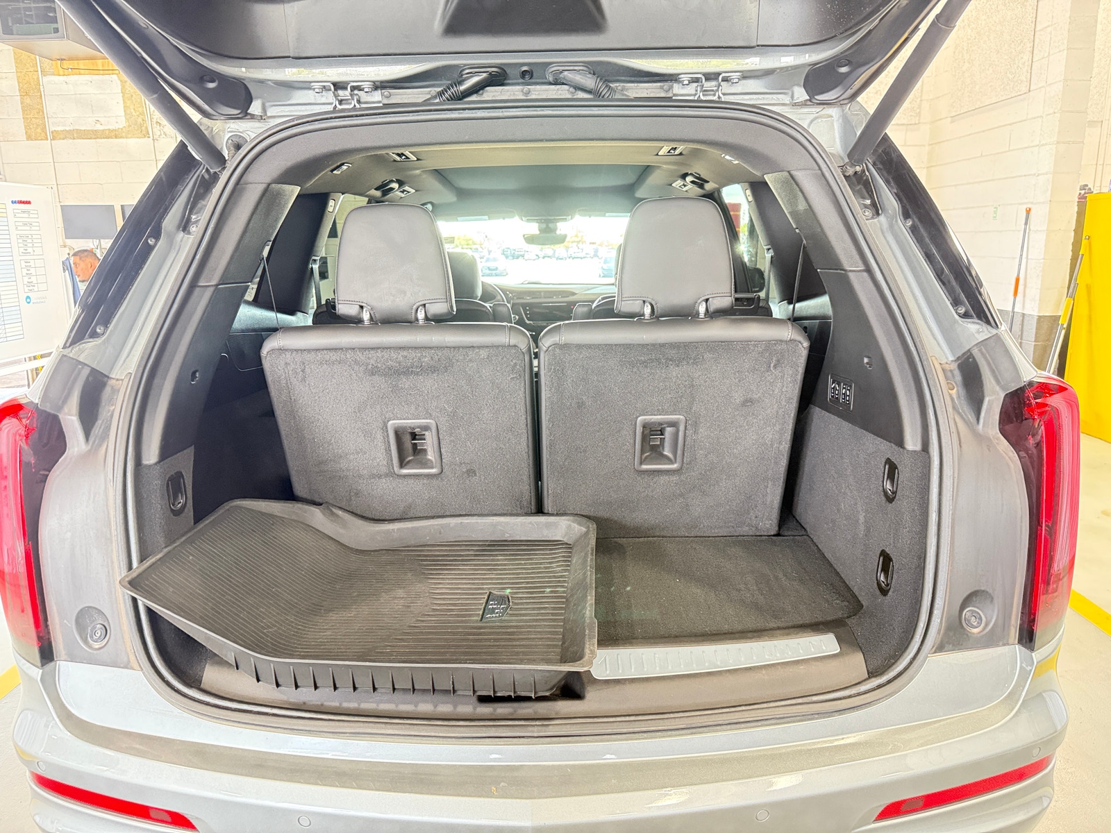 Thumbnail: 2023 Cadillac XT6 - 6