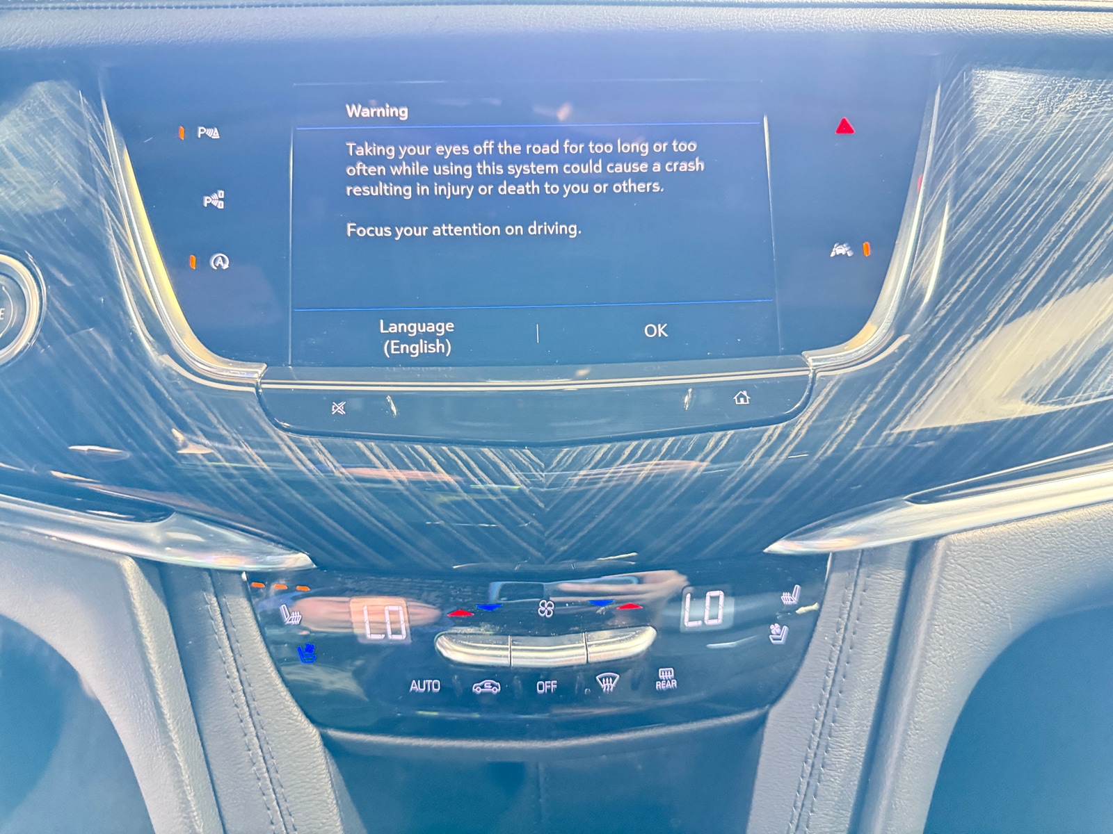 Thumbnail: 2023 Cadillac XT6 - 3