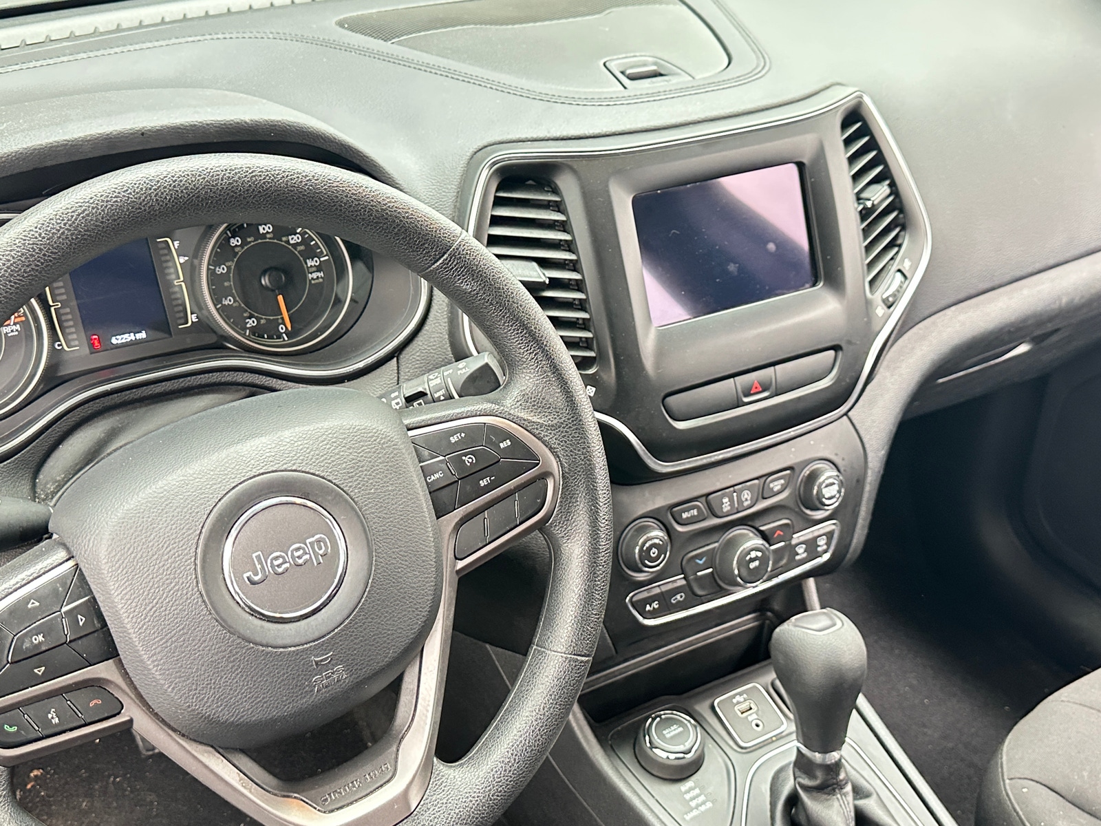 Thumbnail: 2019 Jeep Cherokee - 3