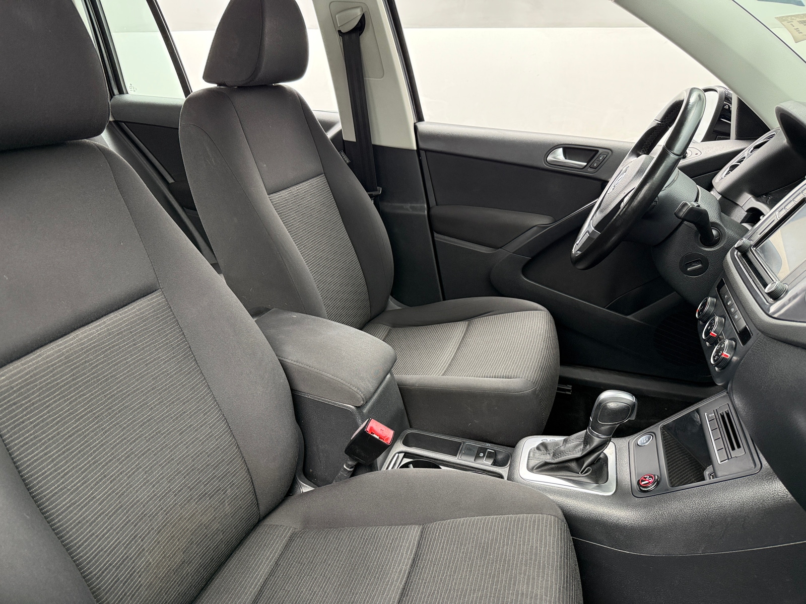 Thumbnail: 2018 Volkswagen Tiguan - 2