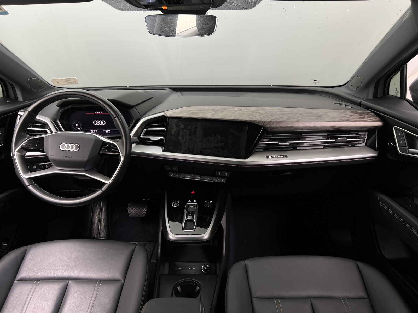 Thumbnail: 2023 Audi Q4 e-tron - 2
