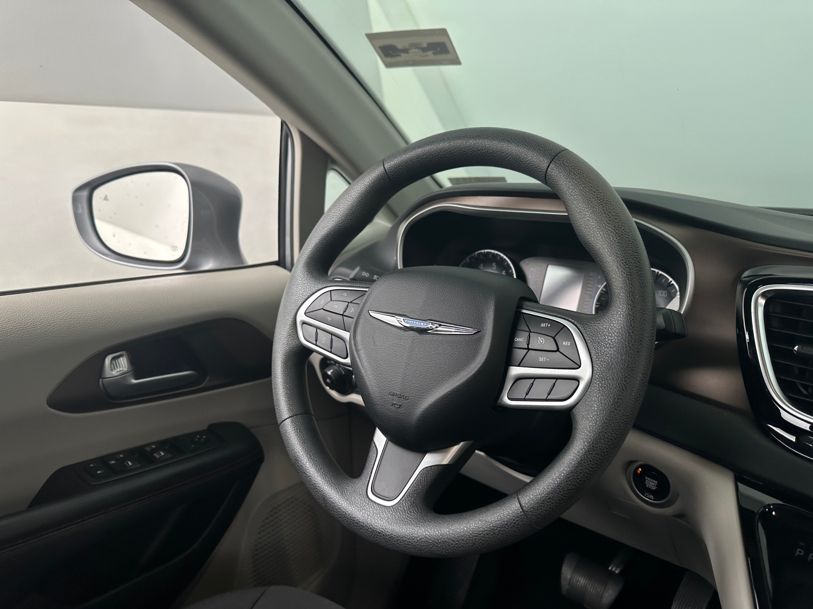 Thumbnail: 2018 Chrysler Pacifica - 5