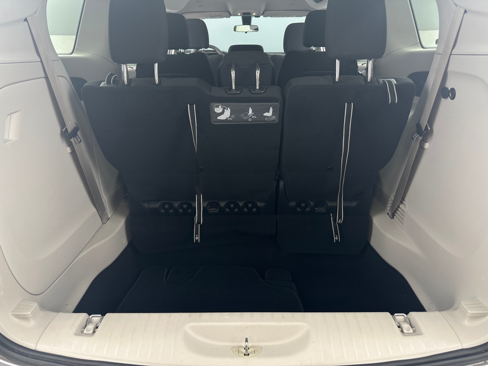 Thumbnail: 2018 Chrysler Pacifica - 7