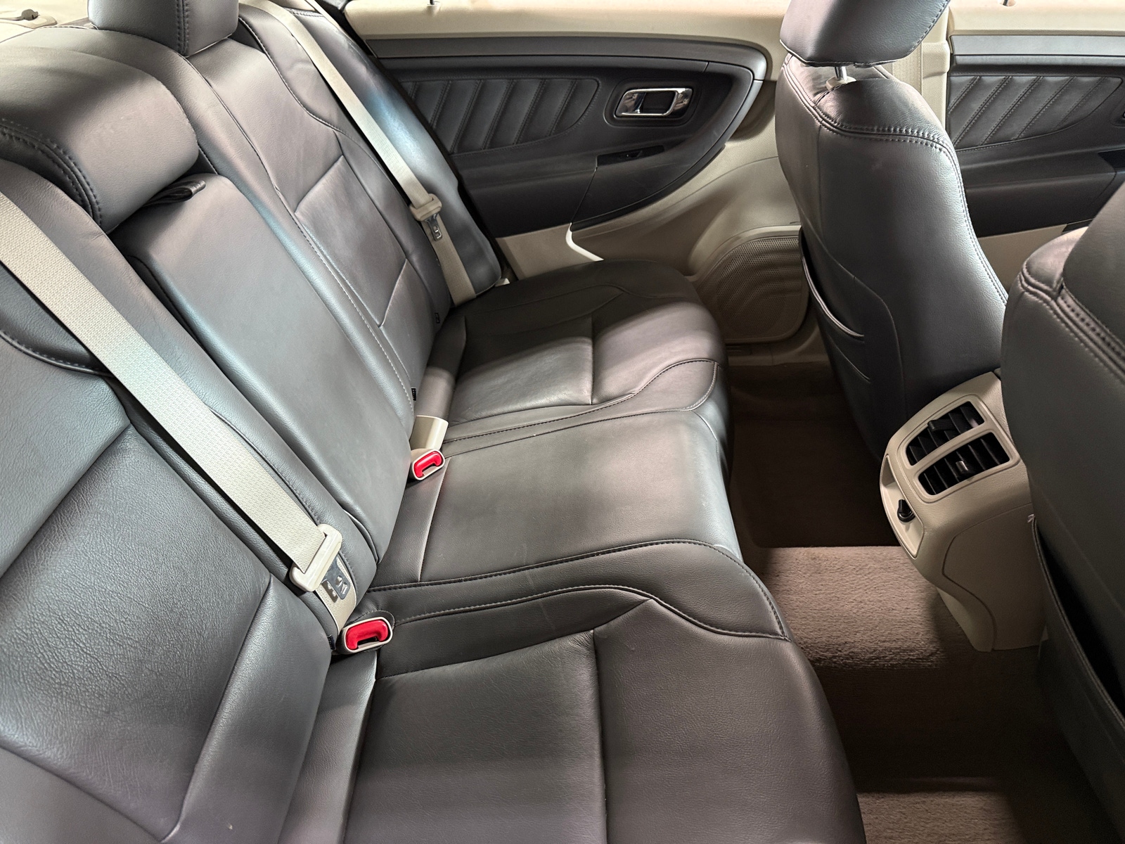 Thumbnail: 2010 Ford Taurus - 6